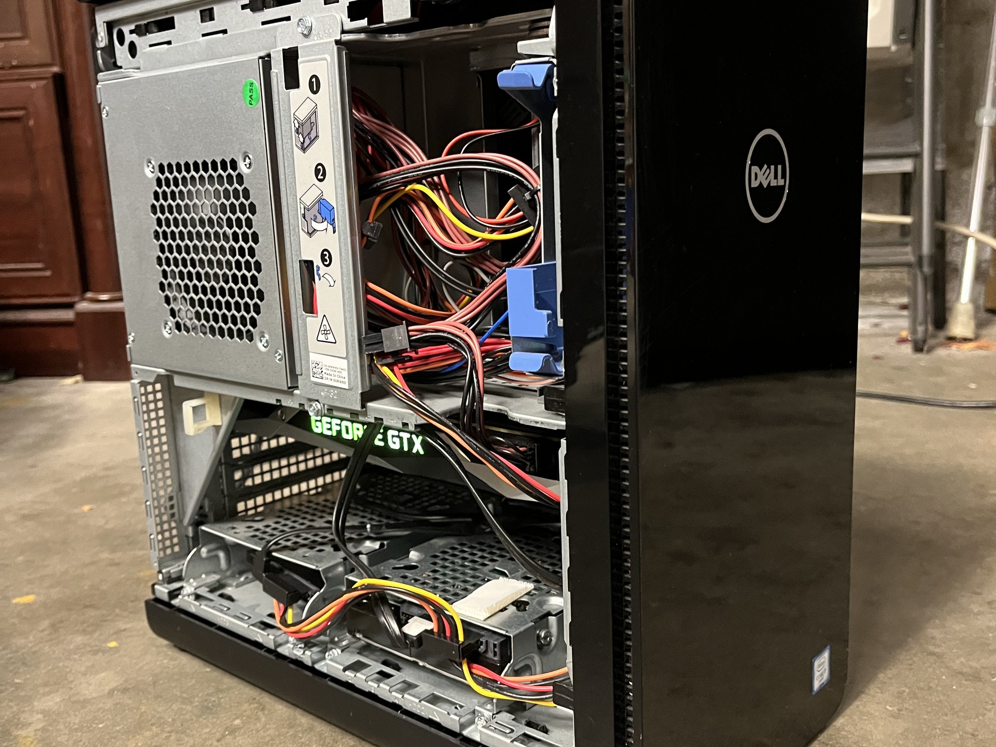 HP Gaming PC Desktop, AMD Ryzen 7 1700 8 Core RX 570 4GB