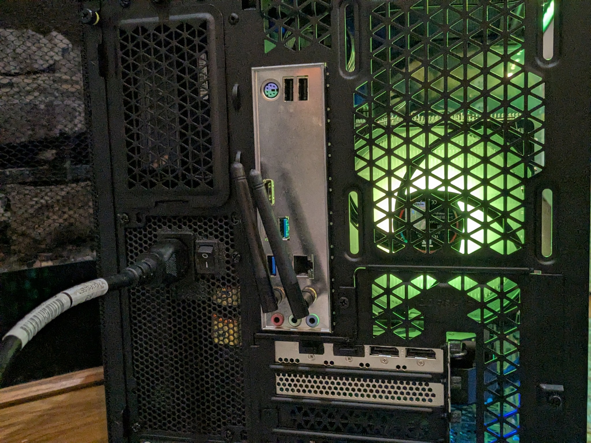 200 FPS Fortnite | i7-10700F, Intel Arc B580 12GB, 32GB RAM, 1TB NVME SSD, 1.5TB HDD, Win11, WiFi