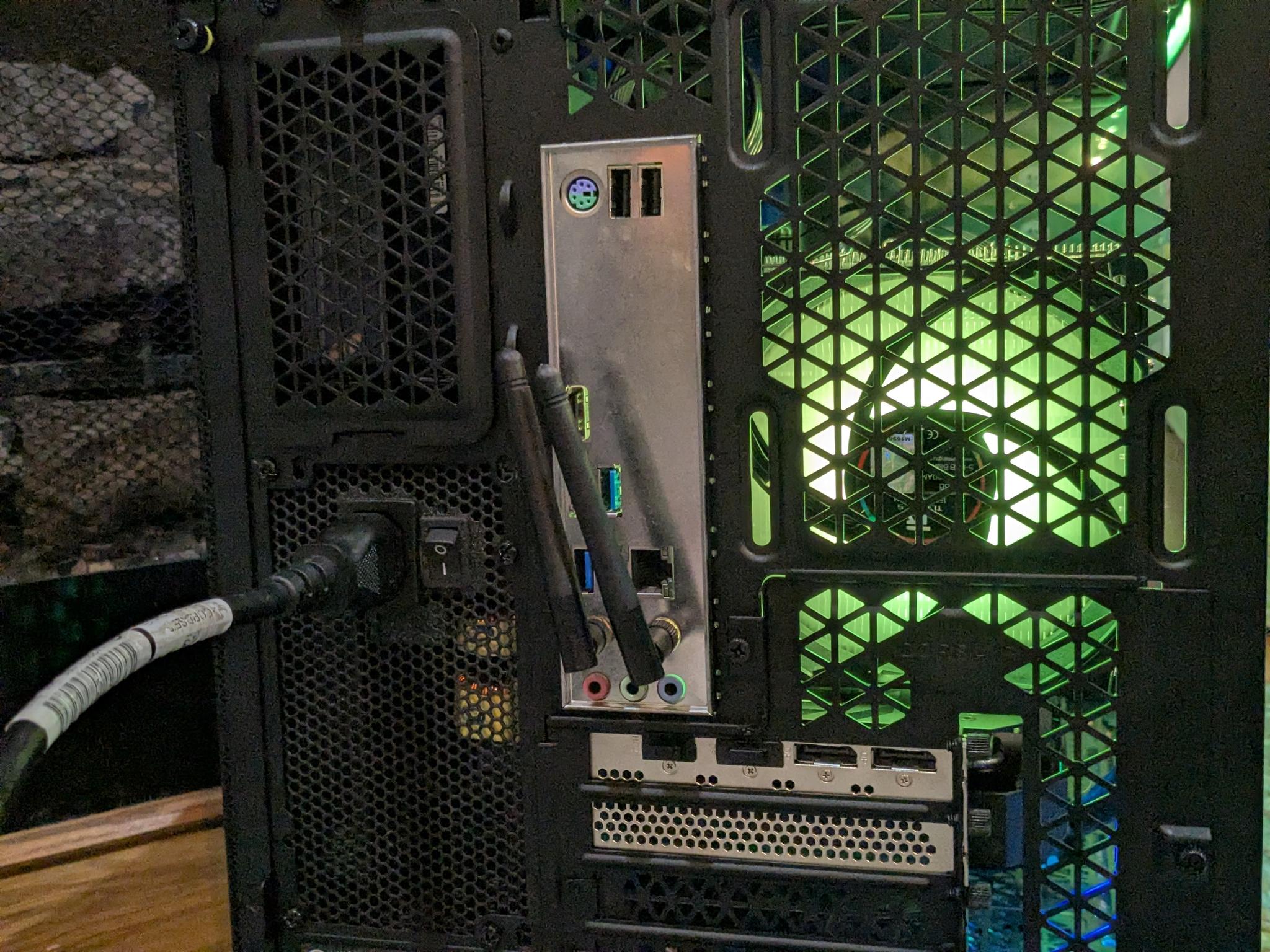 200 FPS Fortnite | i7-10700F, Intel Arc B580 12GB, 32GB RAM, 1TB NVME SSD, 1.5TB HDD, Win11, WiFi