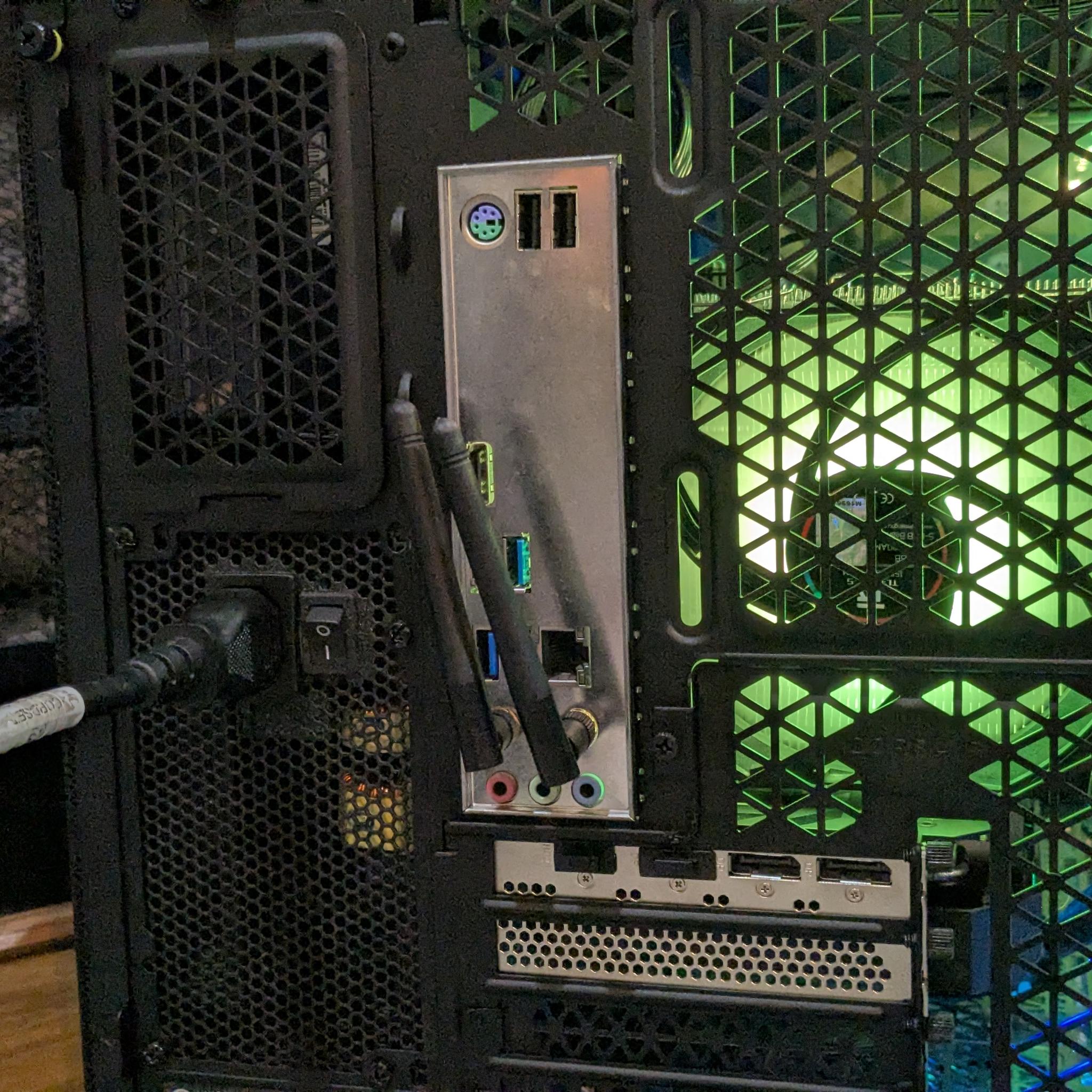 200 FPS Fortnite | i7-10700F, Intel Arc B580 12GB, 32GB RAM, 1TB NVME SSD, 1.5TB HDD, Win11, WiFi