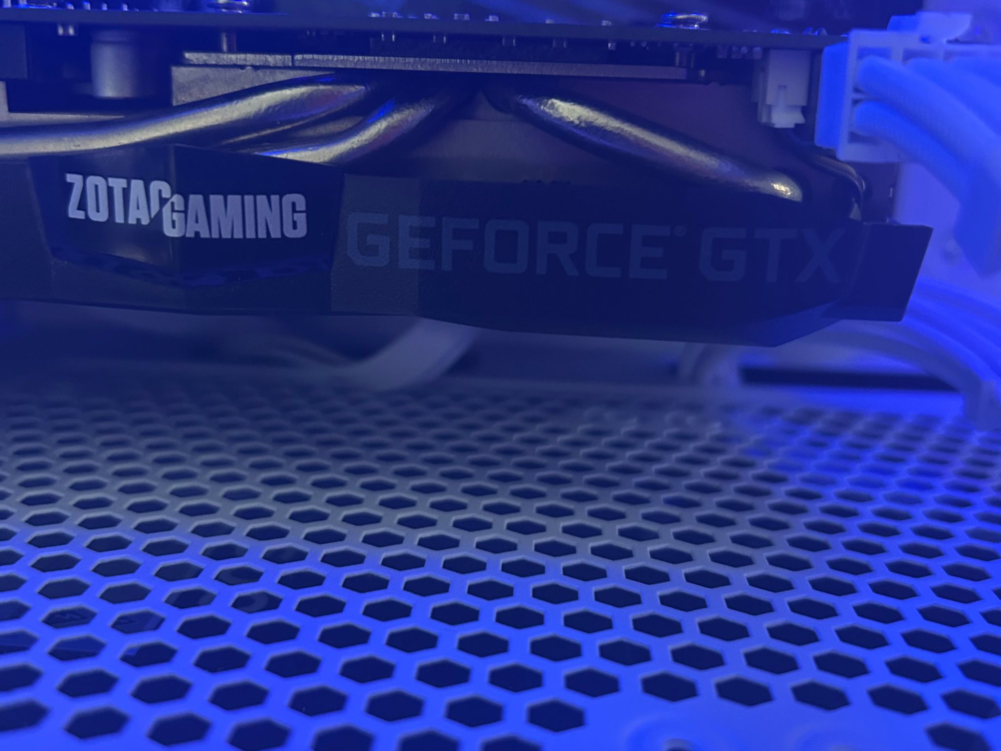 Entry level 1080p gaming PC / Gtx 1660 Super / Ryzen 5 2600x / 16gb DDR4 Ram / 1tb nvme ssd Storage