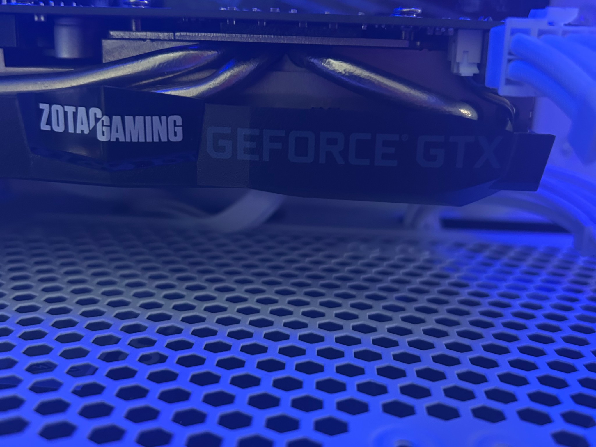 Entry level 1080p gaming PC / Gtx 1660 Super / Ryzen 5 2600x / 16gb DDR4 Ram / 1tb nvme ssd Storage