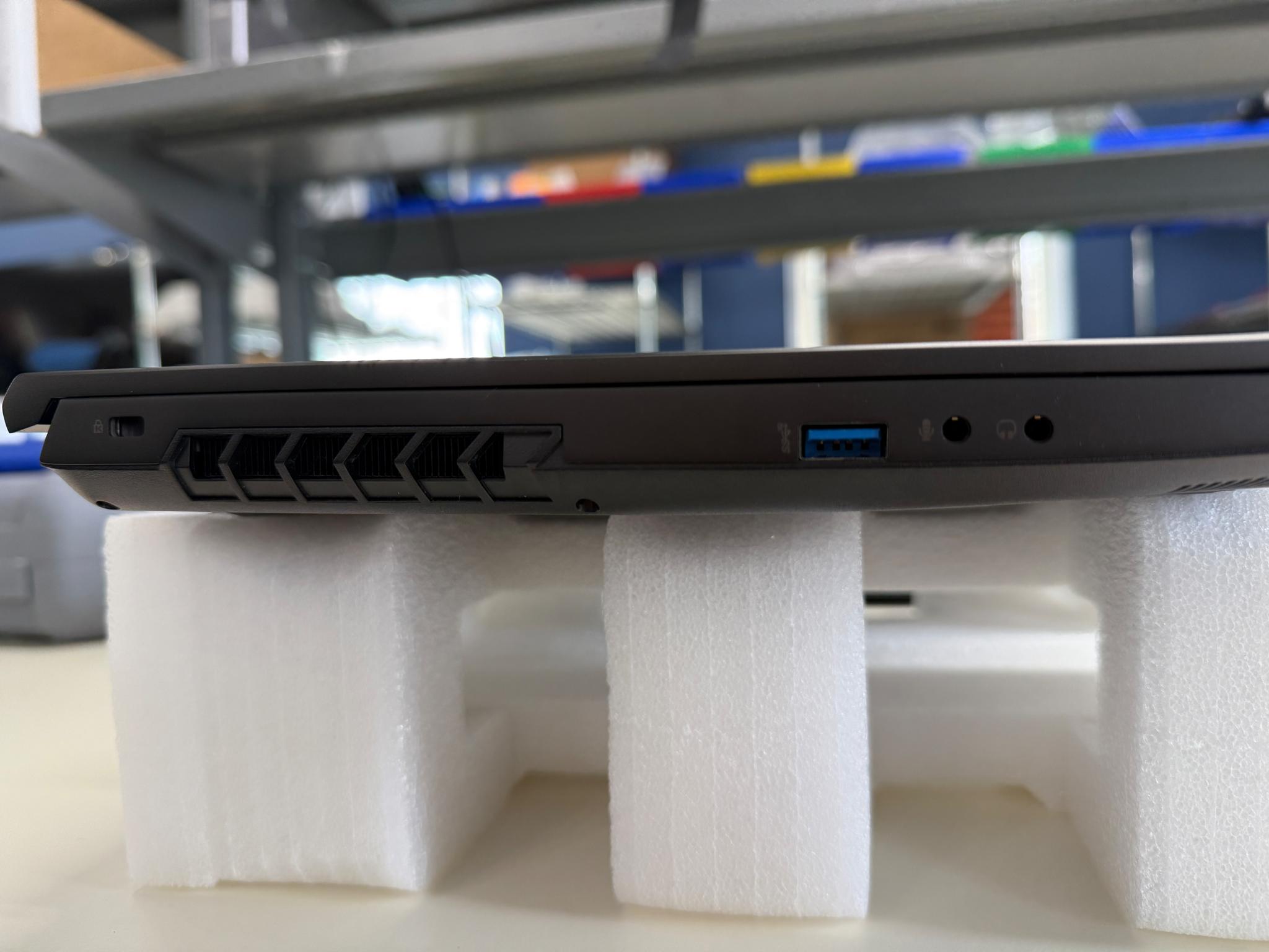Eluktronics Mech-15 G3, i7-11800H, RTX 3070, 64GB Ram, 2TB SSD, 165HZ