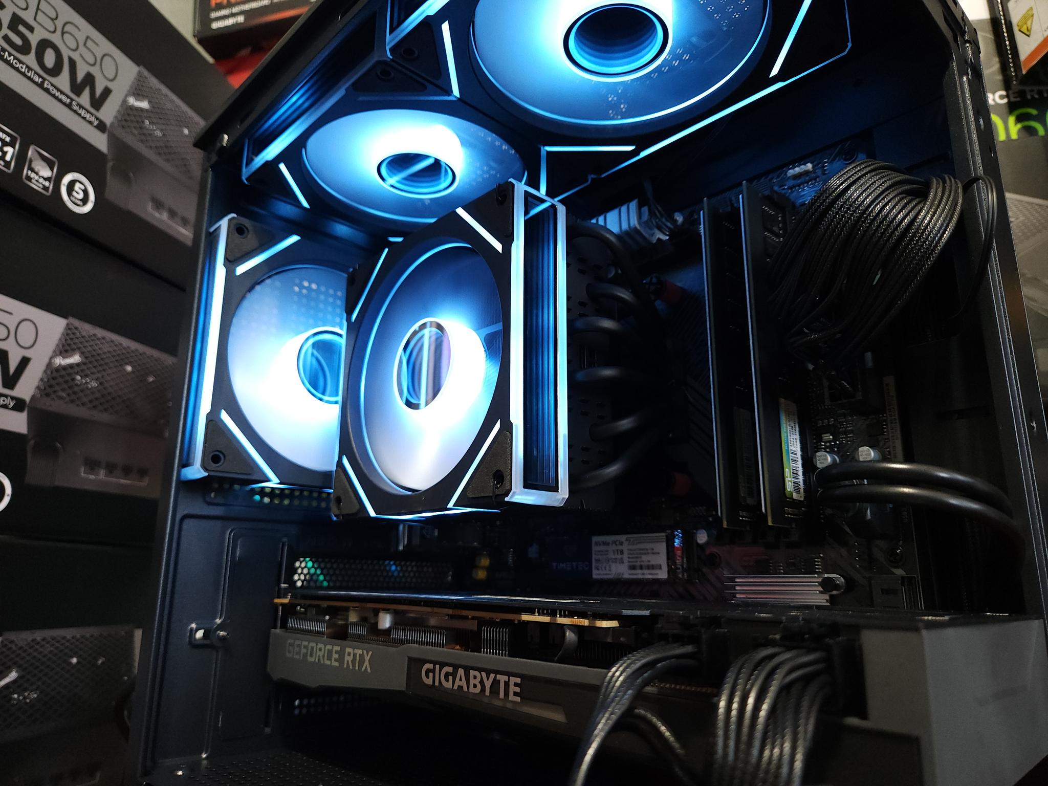 RTX 3070 | Ryzen 7 3700X | 32GB DDR4 RAM 3200 MTs | 1 TB NVME SSD | WIFI & BT