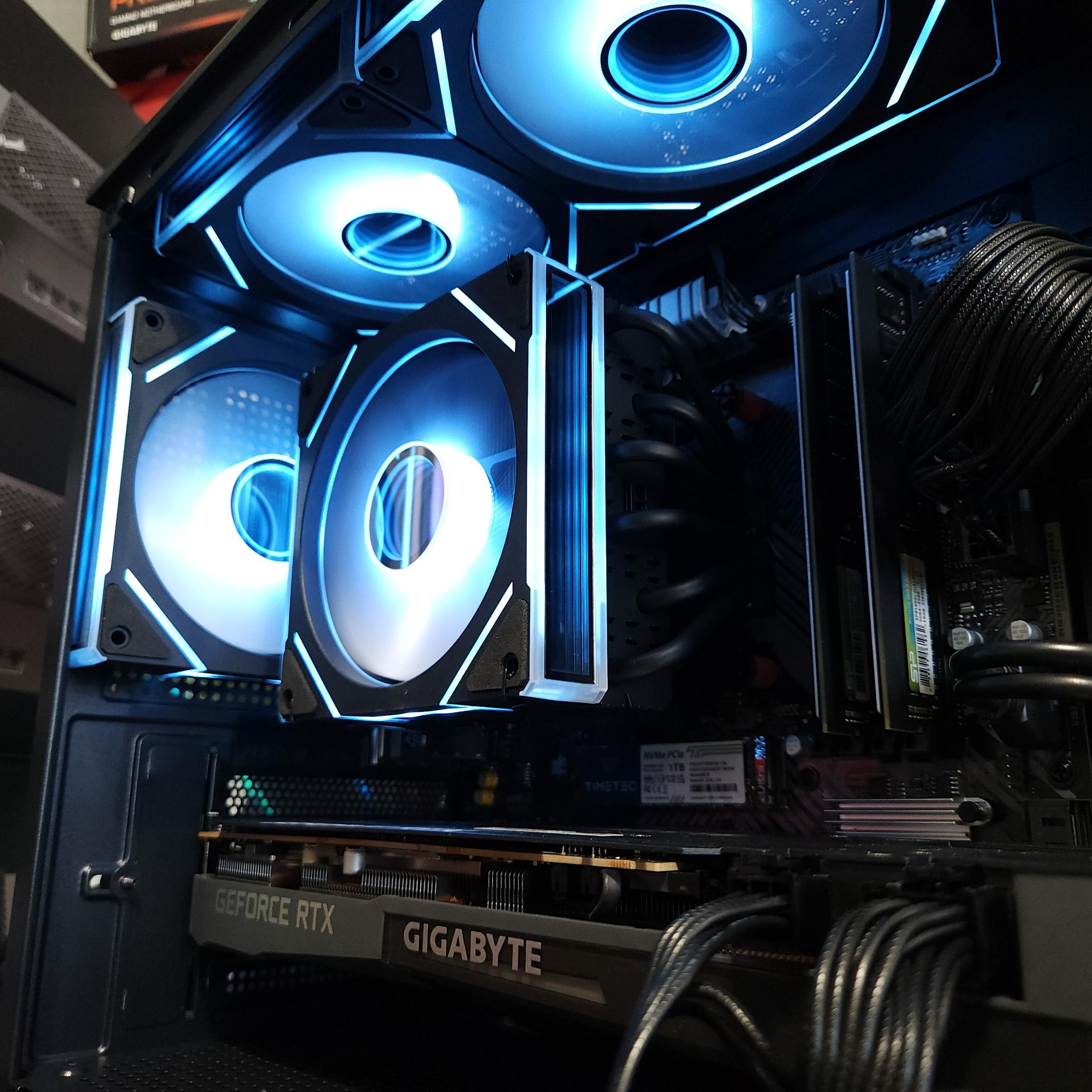 RTX 3070 | Ryzen 7 3700X | 32GB DDR4 RAM 3200 MTs | 1 TB NVME SSD | 650W BRONZE | WIFI & BT