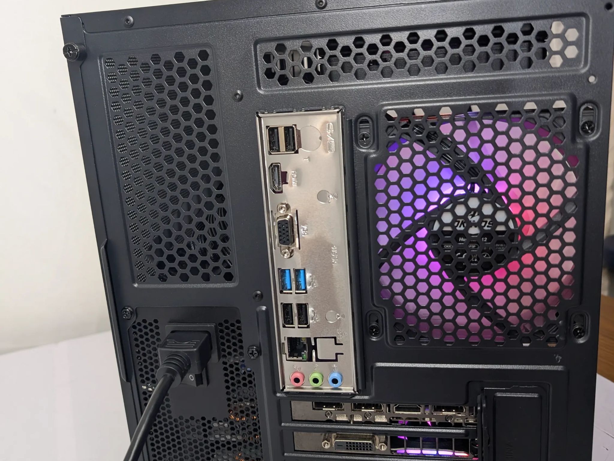 GTX 1080 TI 11GB| RYZEN 5 2600X | 16GB DDR4 | 500GB NVME
