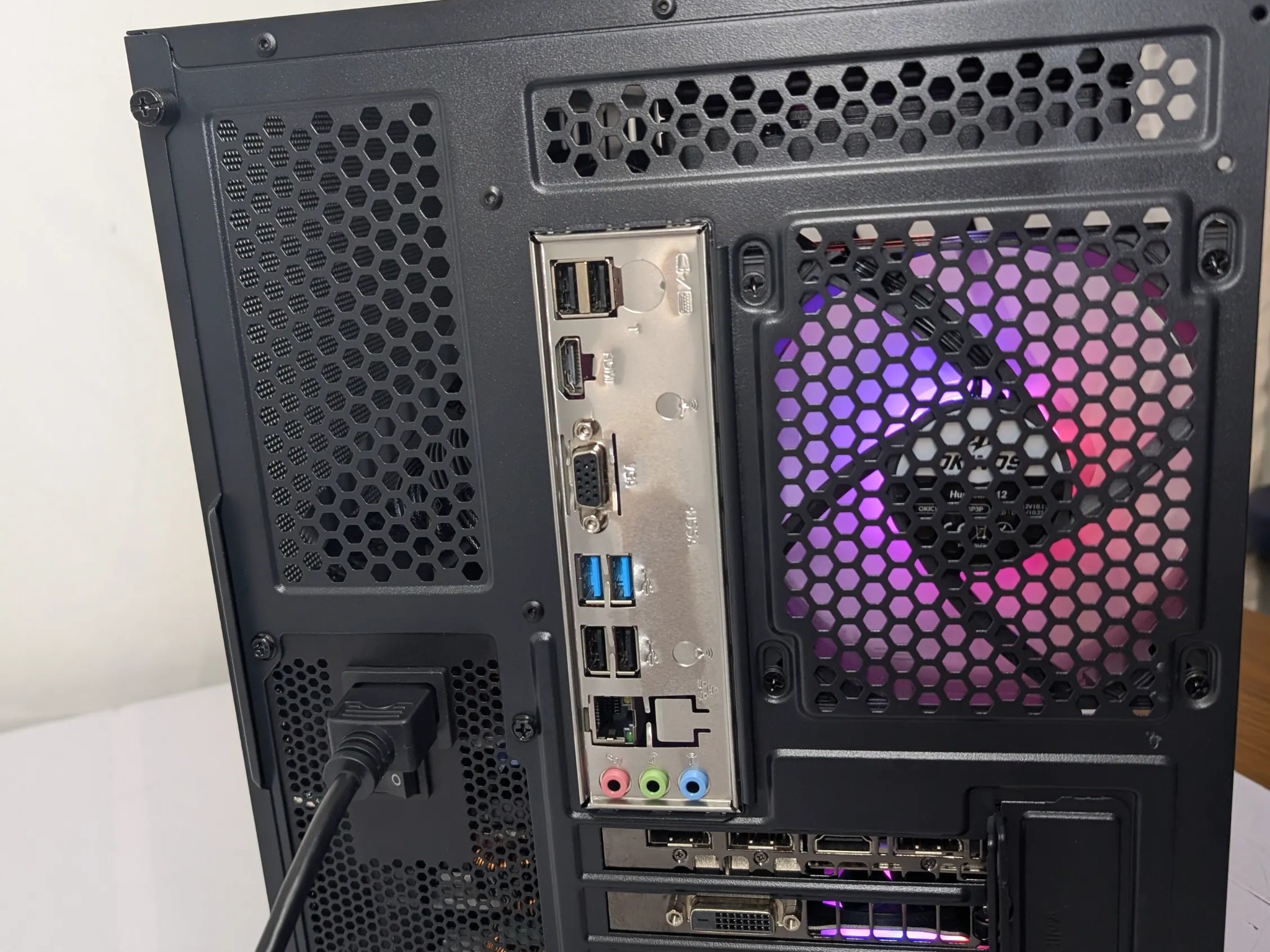 GTX 1080 TI 11GB| RYZEN 5 2600X | 16GB DDR4 | 500GB NVME