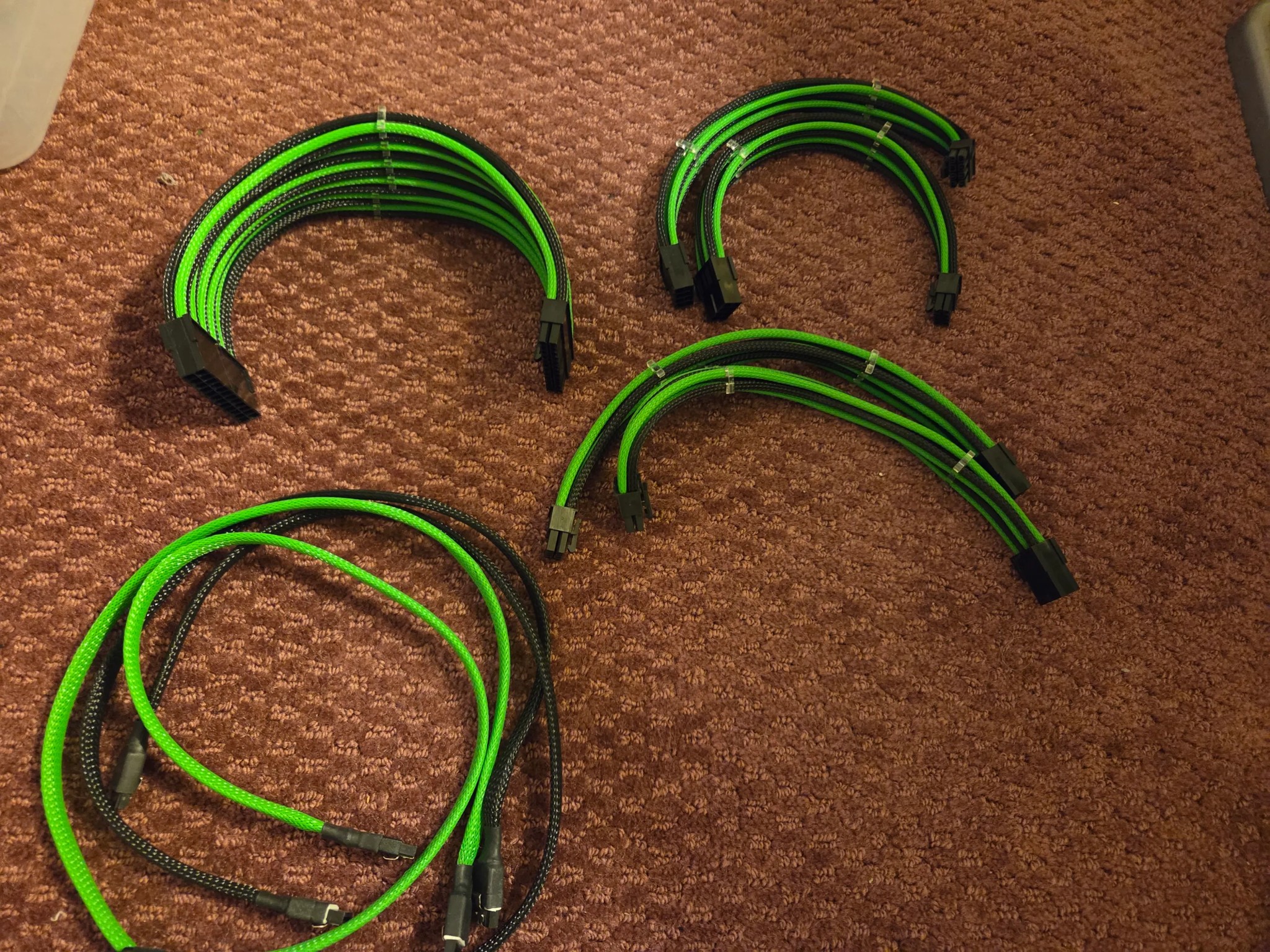 Custom PSU extensions made with MDCPX Black/Neon Green with cable combs