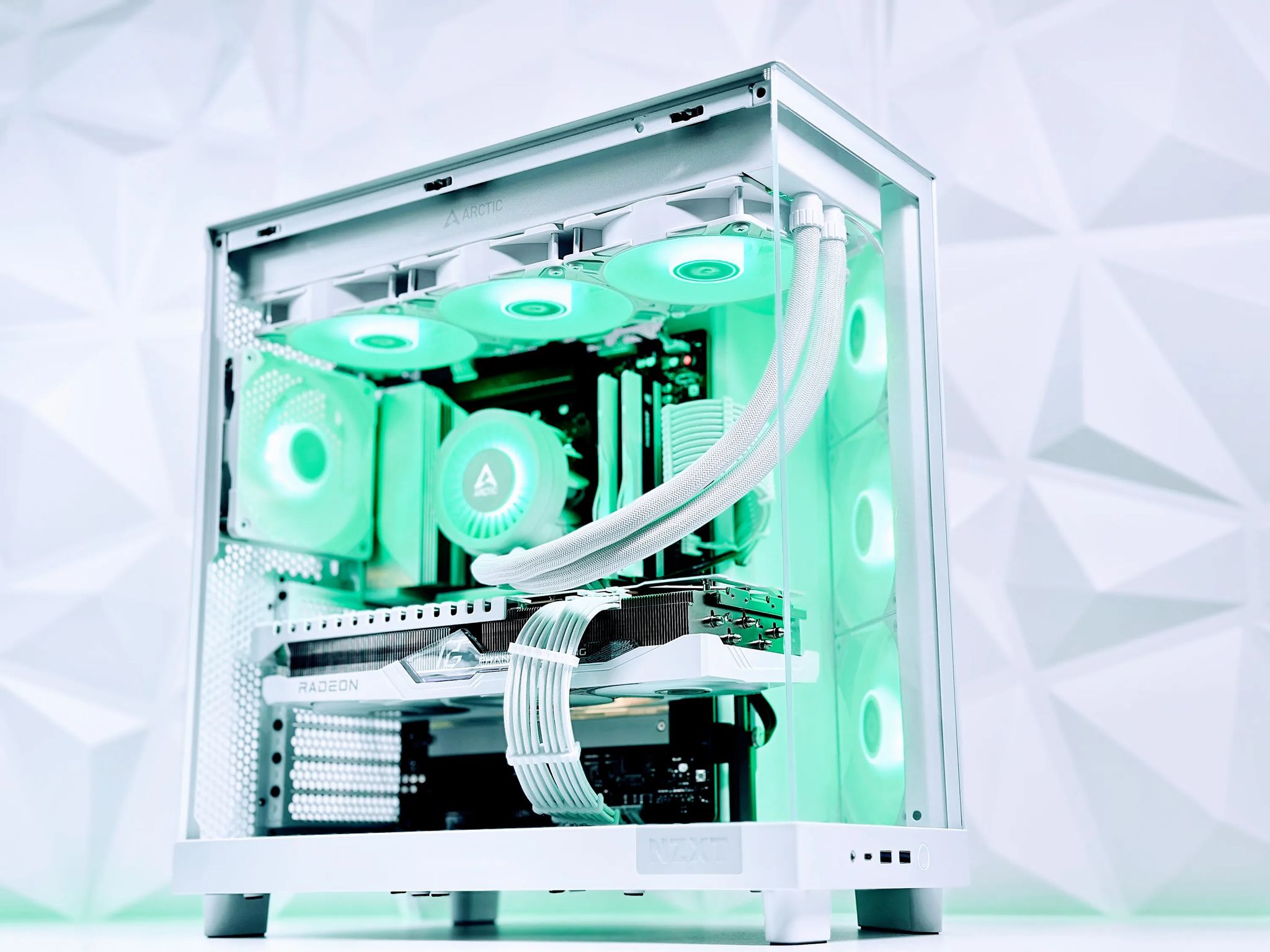 ❄️🤍🐻‍❄️Artic⚪AMD RX 7900 XT 20GB⚪AMD Ryzen 7 7700⚪32GB DDR5⚪1TB NVME