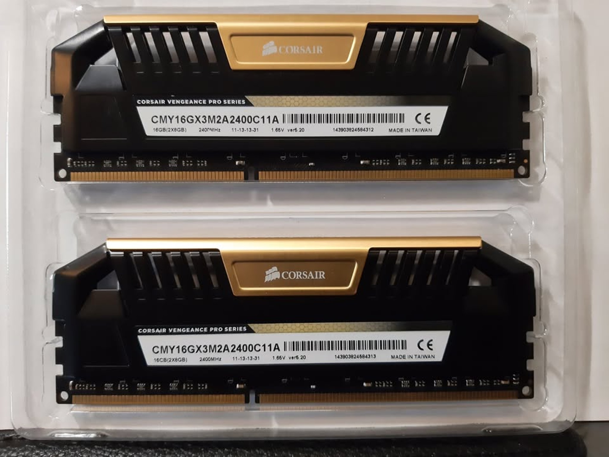 CORSAIR VENGEANCE PRO SERIES -16GB (2x8GB) DDR3 RAM 2400Mhz