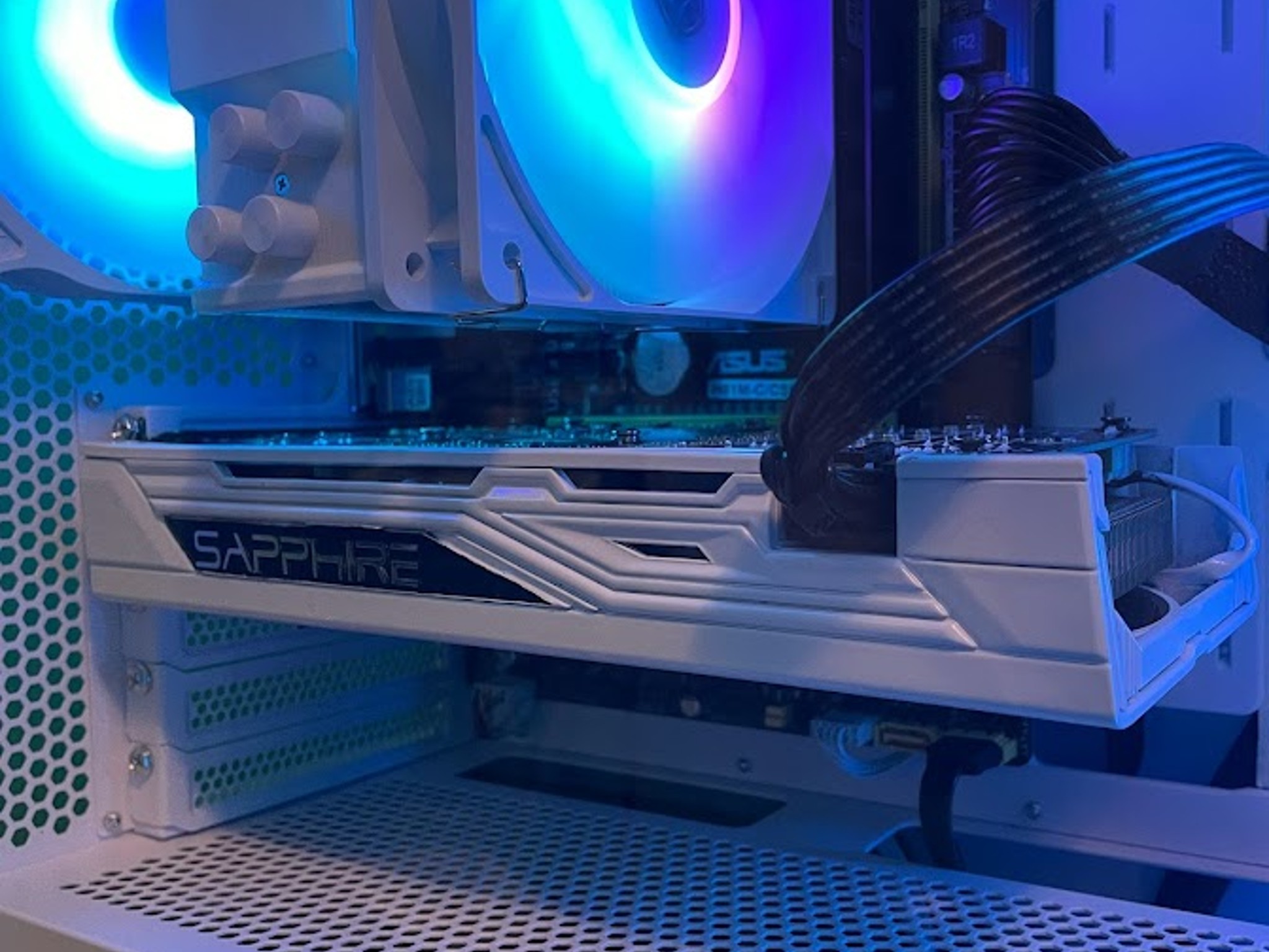 GLASSY White Gaming PC| Intel i5 / Amd RX580 / 8GB / 500GB SSD Win 10 Pro WiFi