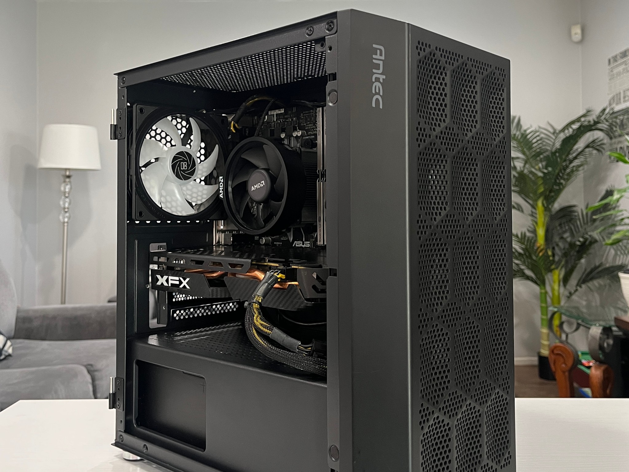 RX 580 8GB, Ryzen 7 1700X, 16GB RAM | Black RGB Gaming Computer/Pc