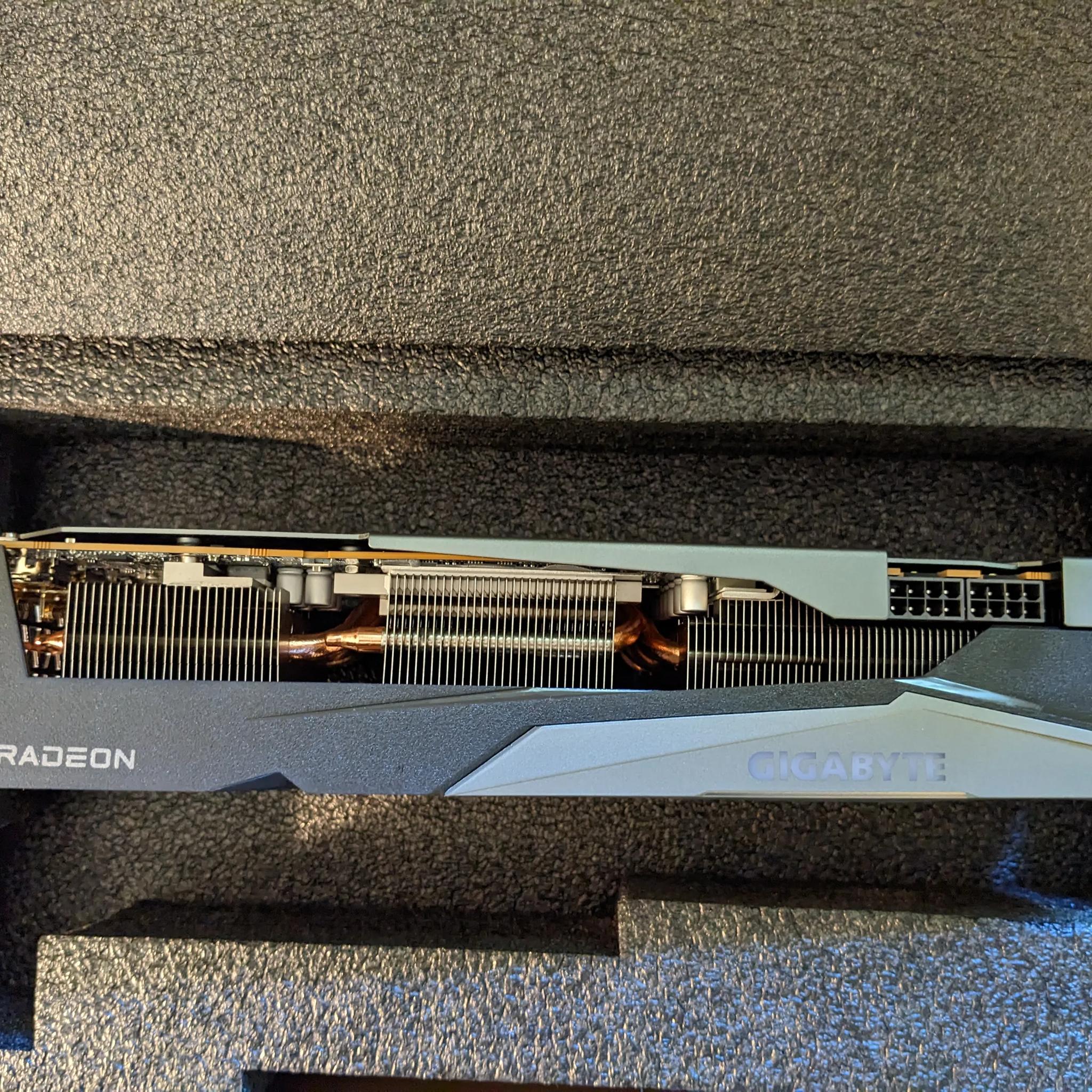 2 MONTH USED Gigabyte Radeon RX 6800 OC 16 GB