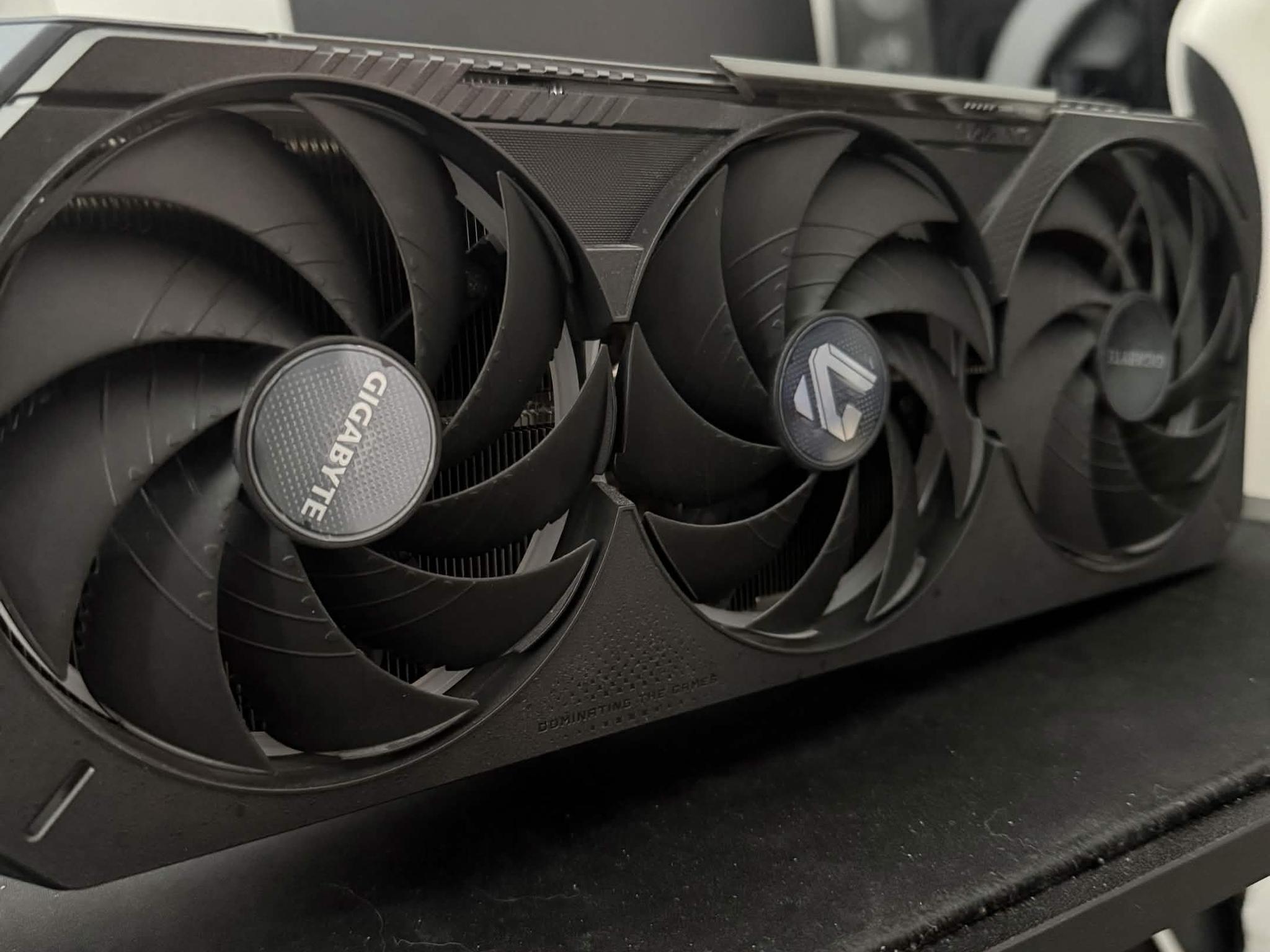 GIGABYTE GeForce RTX 5080 GAMING OC 16G
