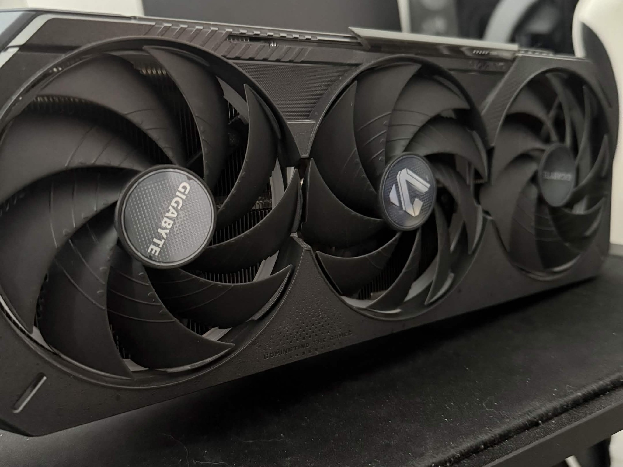 GIGABYTE GeForce RTX 5080 GAMING OC 16G