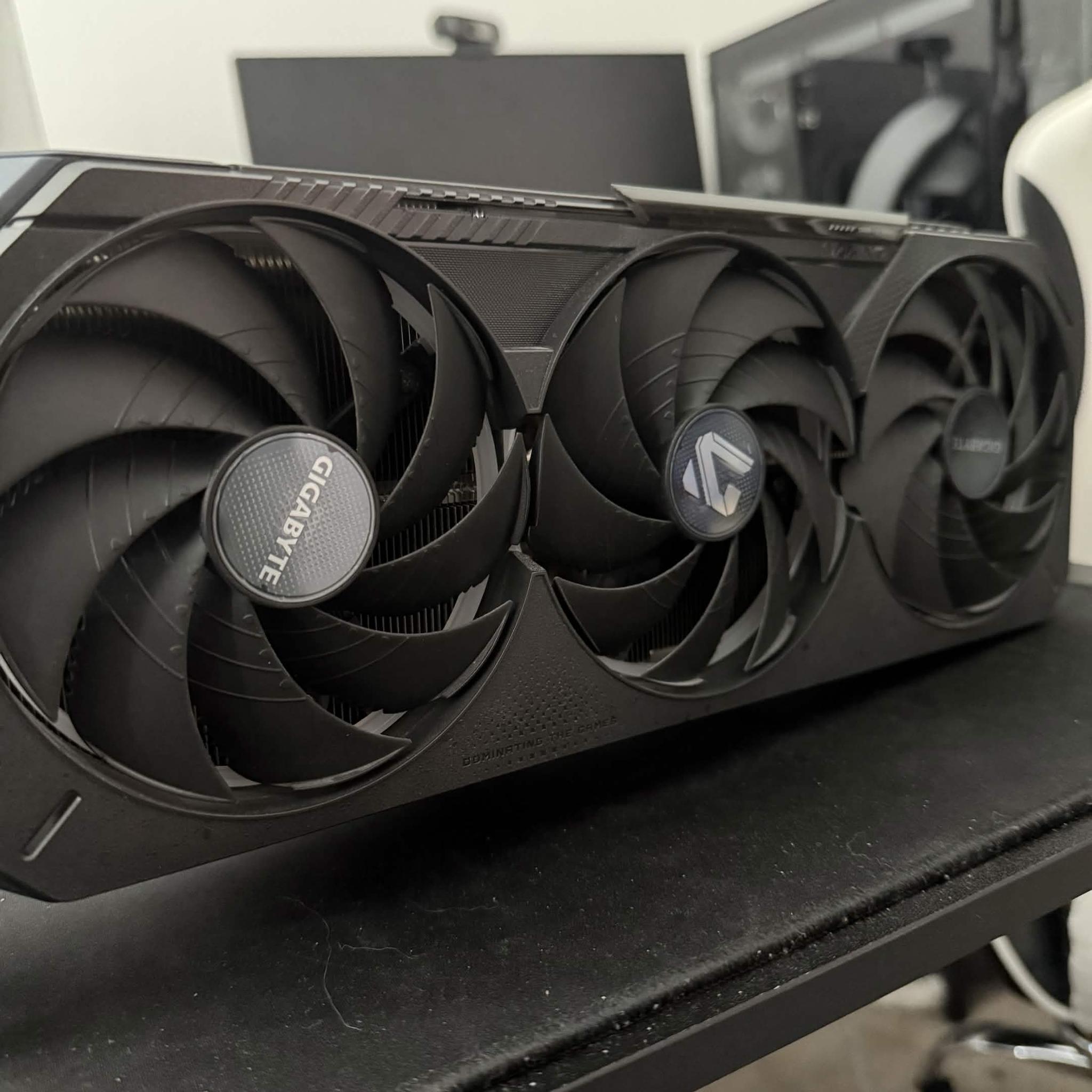 GIGABYTE GeForce RTX 5080 GAMING OC 16G