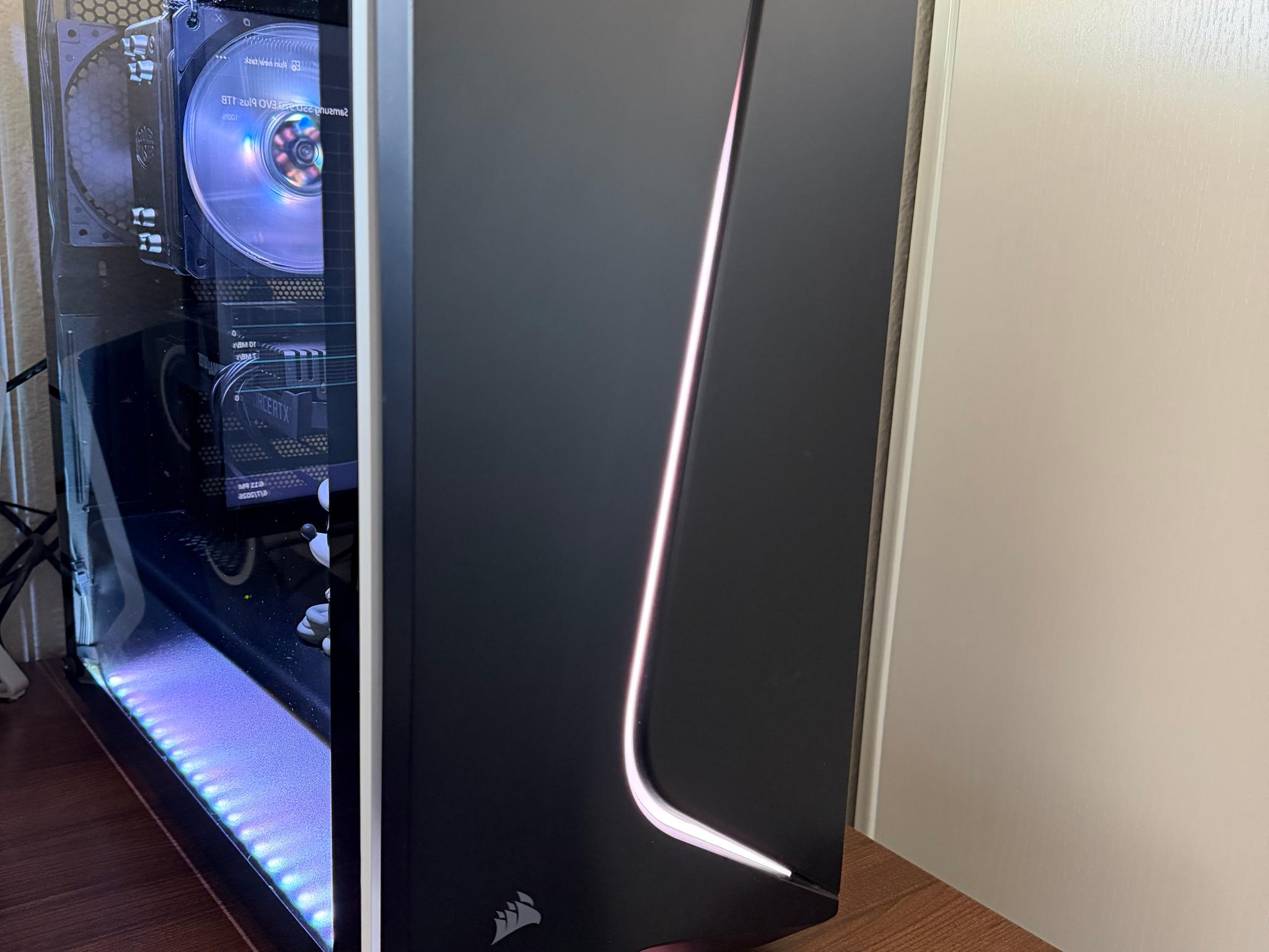 Black & White Geforce Zotac RTX 2060 & Intel i7 9700K Gaming PC