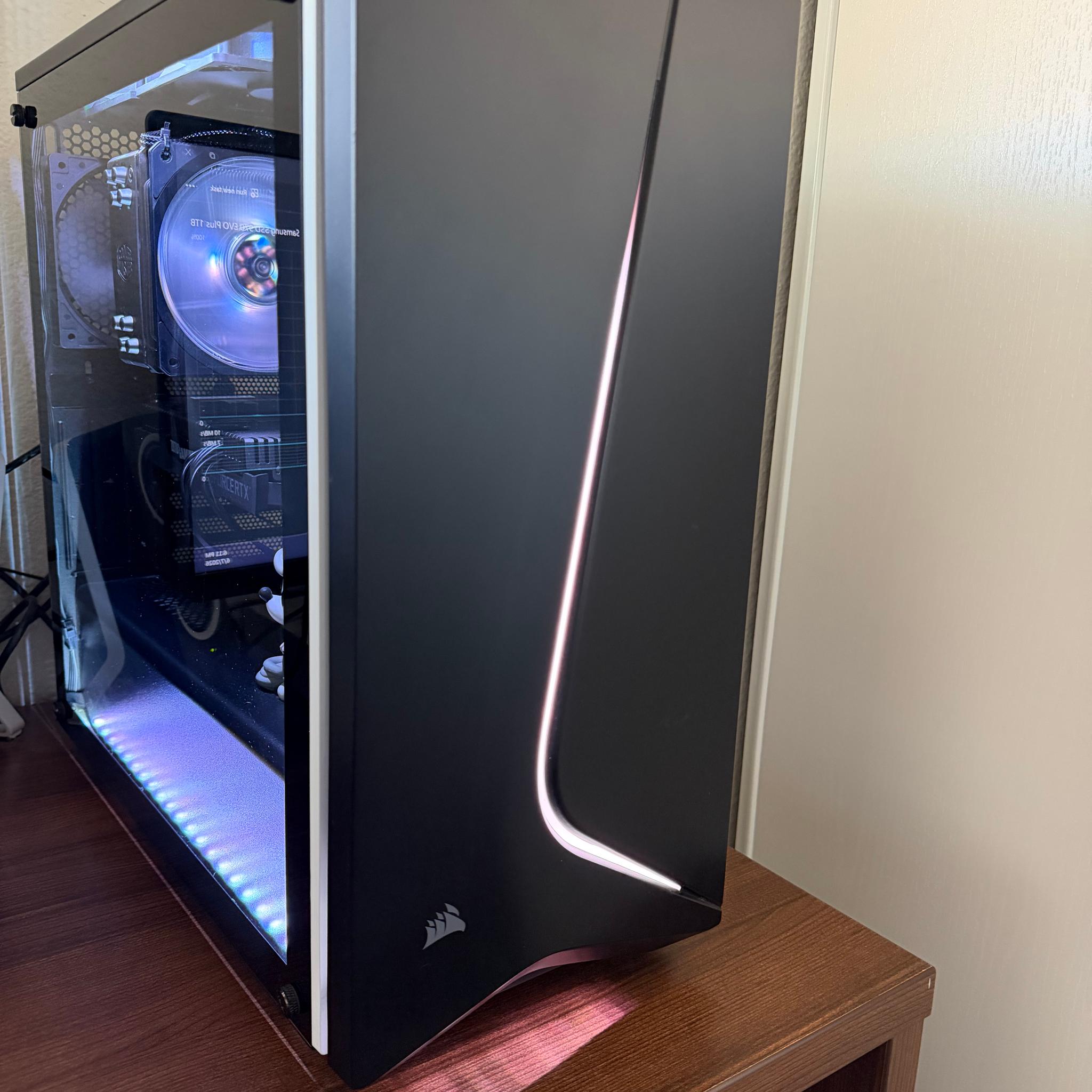 Black & White Geforce Zotac RTX 2060 & Intel i7 9700K Gaming PC