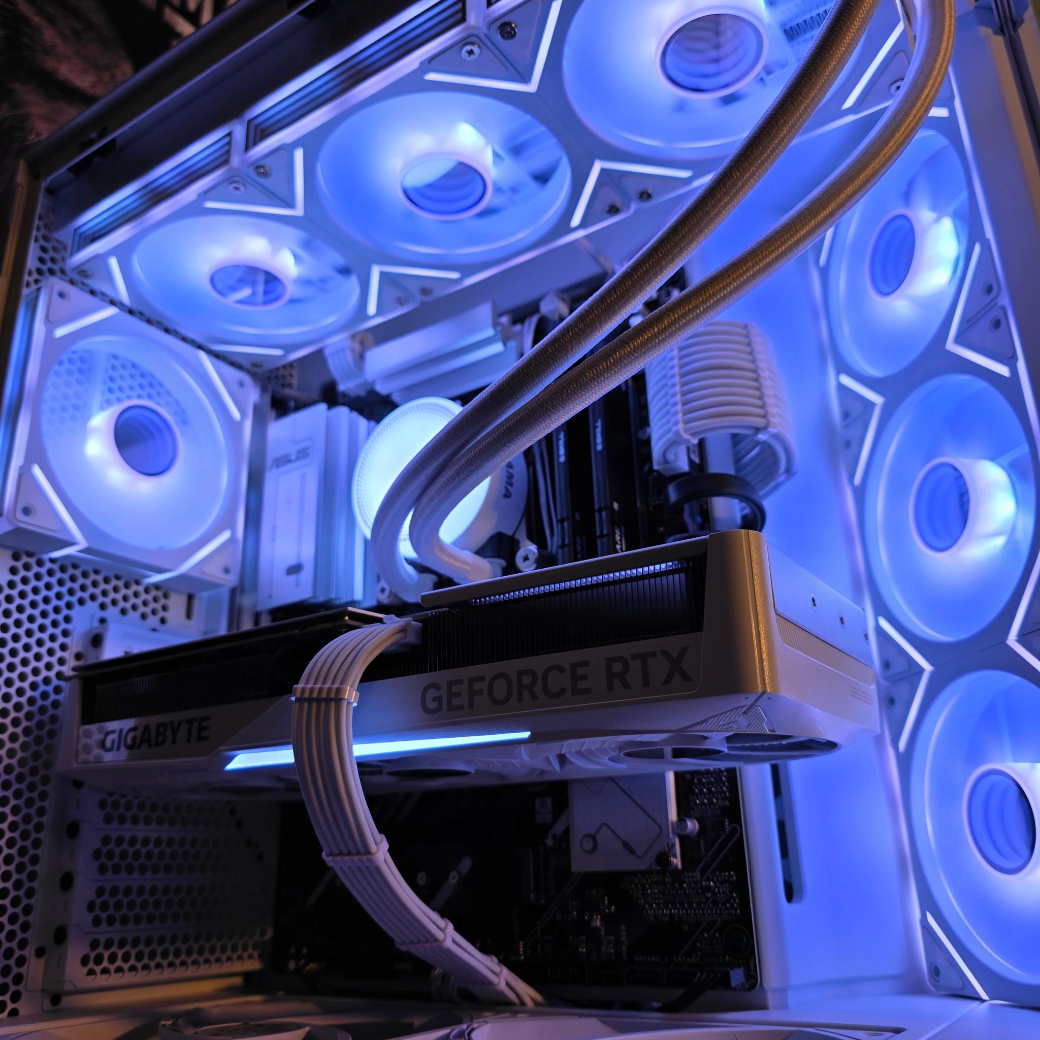 RTX 5070 Ti + RYZEN 5 7600X3D DDR5 PC