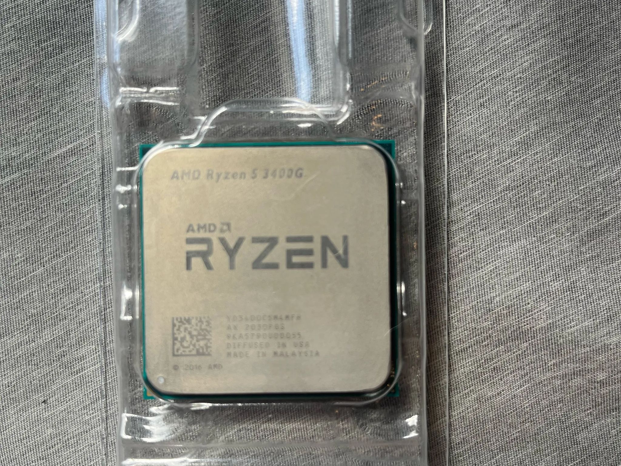 AMD Ryzen 5 3400G 4-Core 8 Thread Processor with CPU Cooler