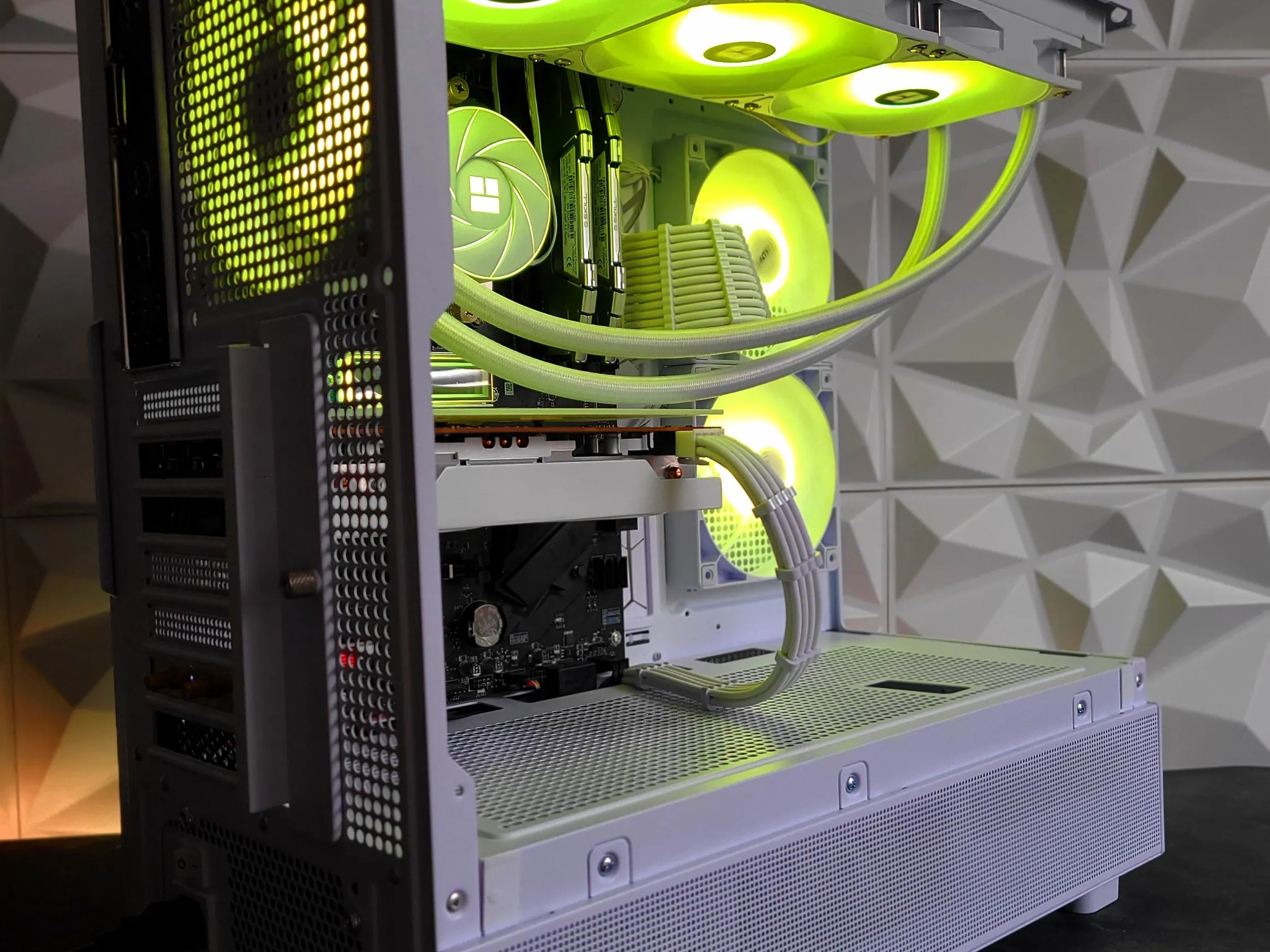 ⚪⚪ AMD Radeon RX 6600 8 GB | AMD Ryzen 7 3800X 8-Core CPU | 16 GB Ram | 1 TB SSD ⚪⚪