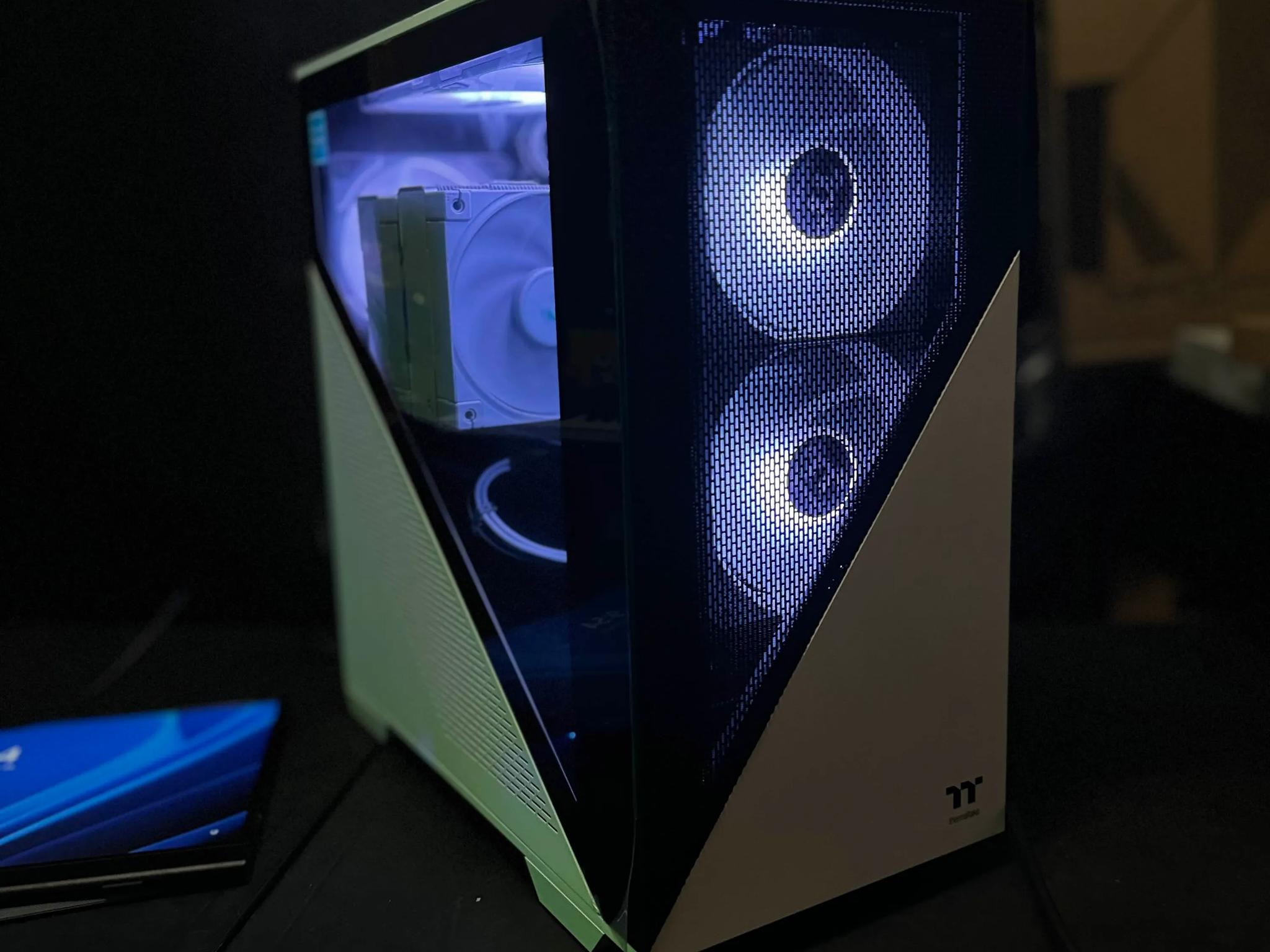 StormShade | RTX 4070 12 GB GDDR6X | Ryzen 5 7600 | 32 GB DDR5 | 2 TB SSD | High End Gaming PC
