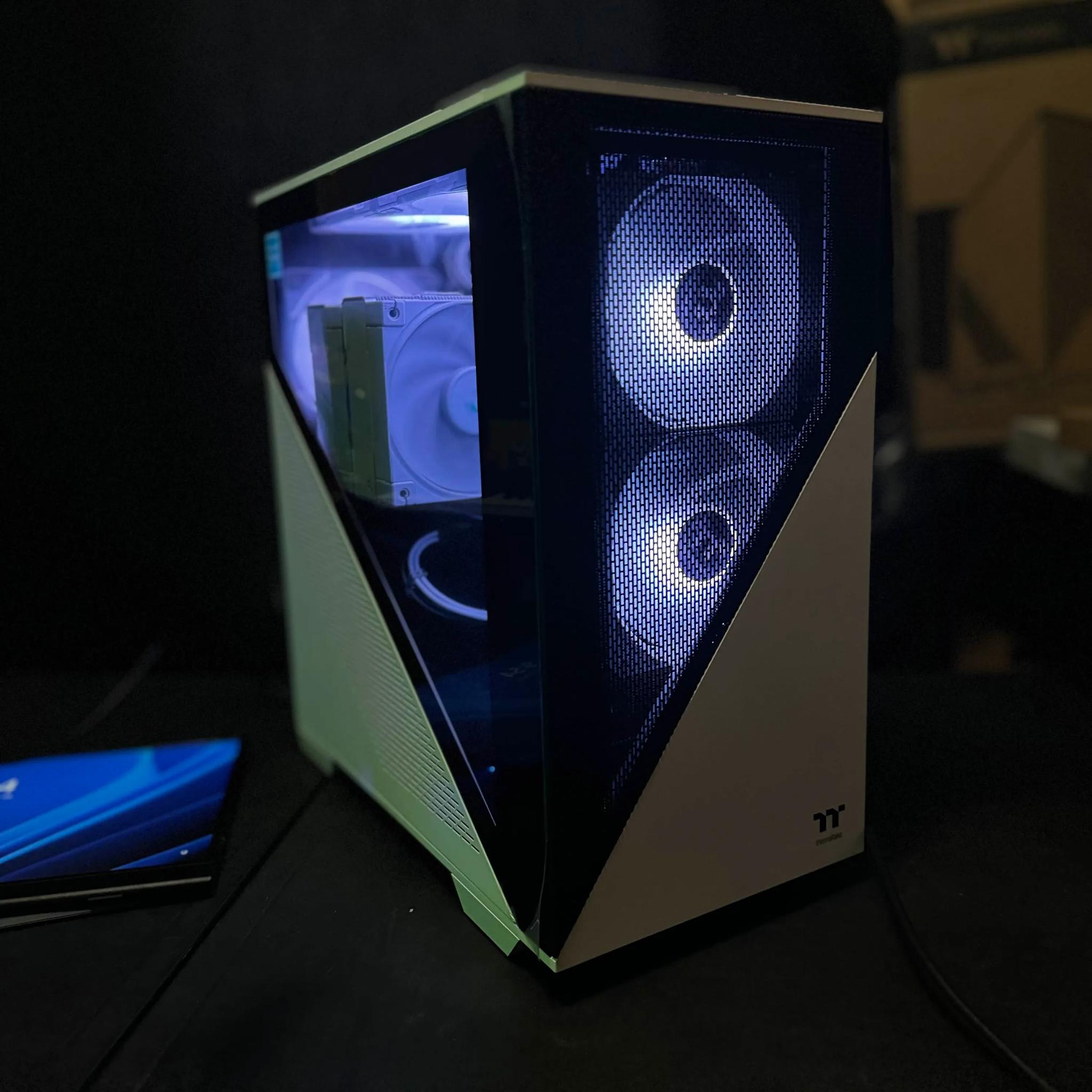 StormShade | RTX 4070 12 GB GDDR6X | Ryzen 5 7600 | 32 GB DDR5 | 2 TB SSD | High End Gaming PC