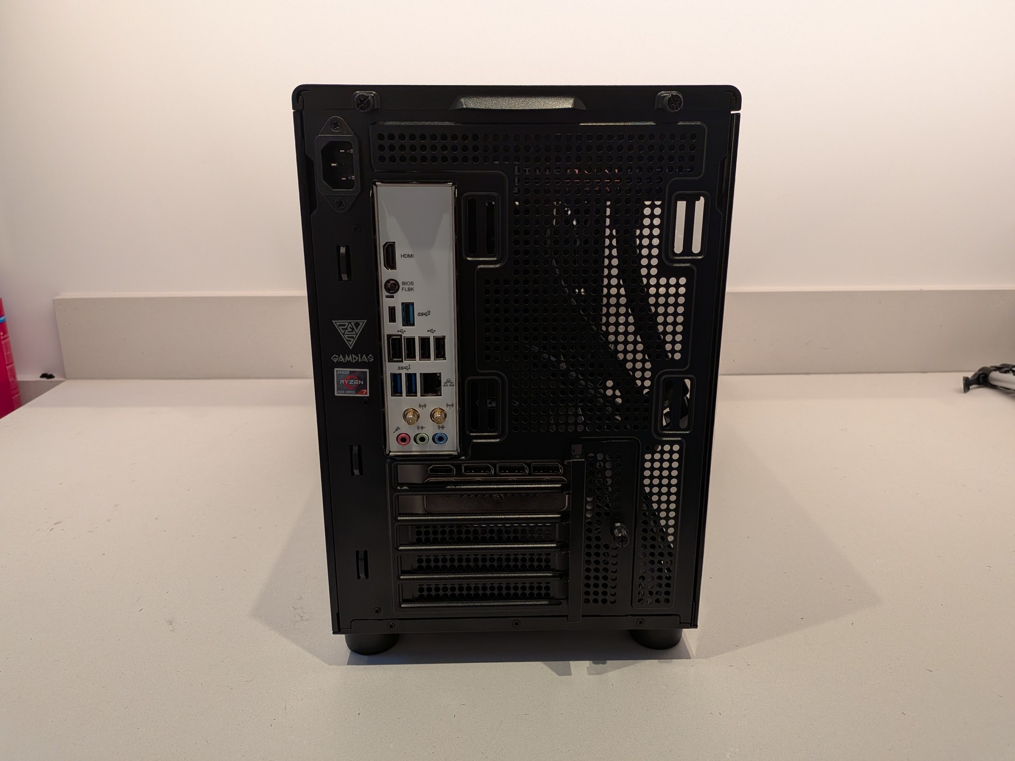 1440p Vision - RTX 5070, Ryzen 7 7700X, 32 GB DDR5 RAM, 2 TB Gen 4 SSD, Liquid Cooled, RGB