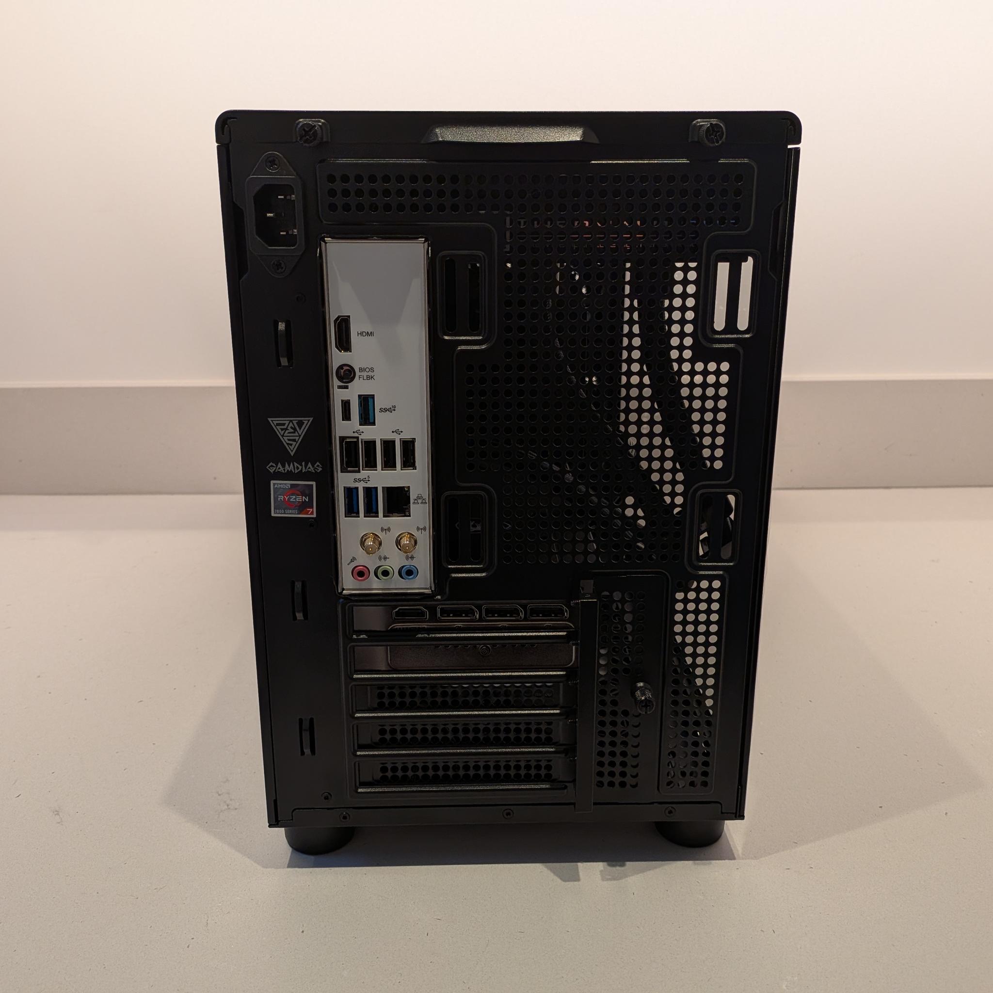 1440p Vision - RTX 5070, Ryzen 7 7700X, 32 GB DDR5 RAM, 2 TB Gen 4 SSD, Liquid Cooled, RGB