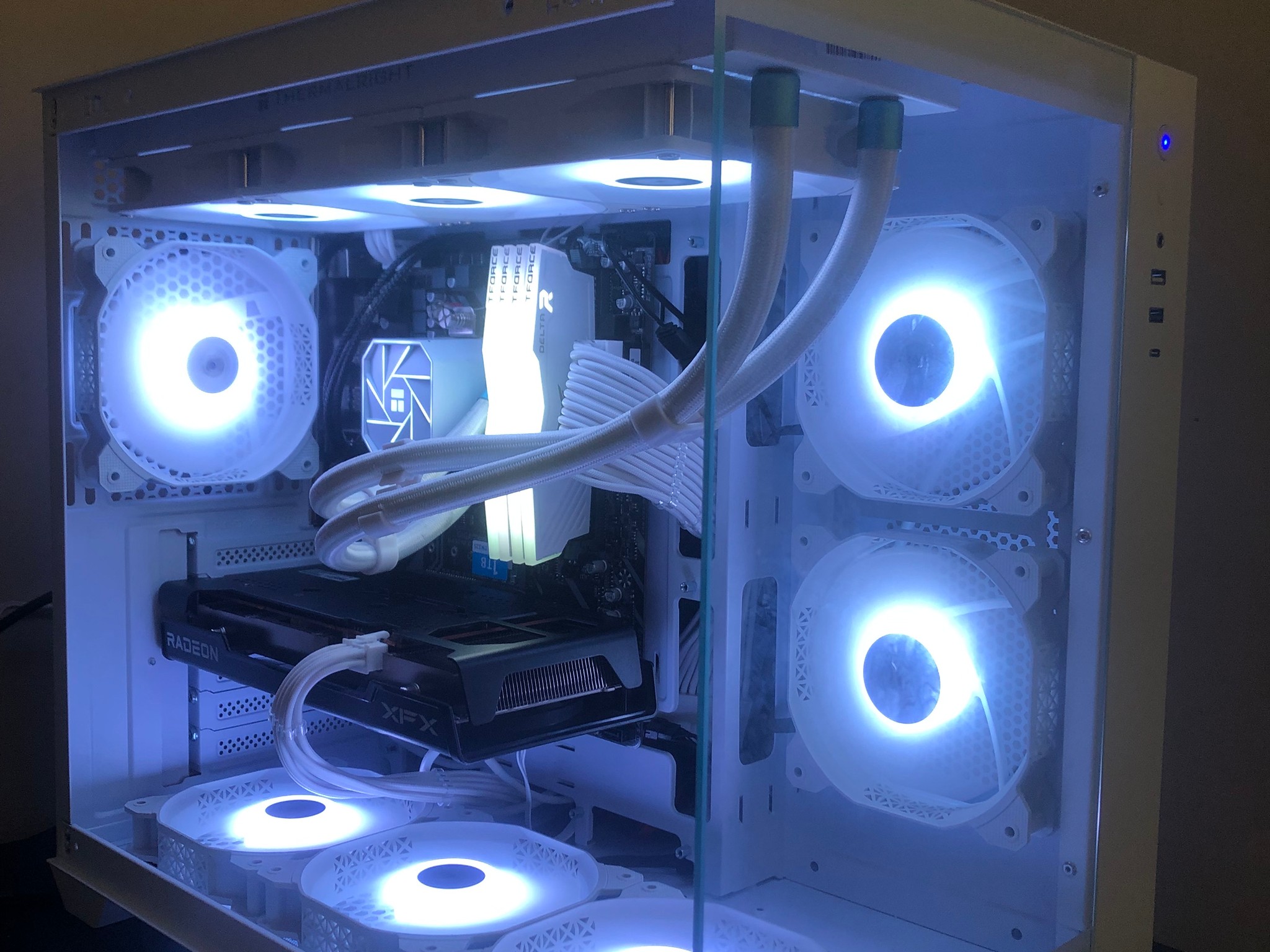The pearly white 1440p gaming pc. with Ethernet/Wi-Fi/Bluetooth.