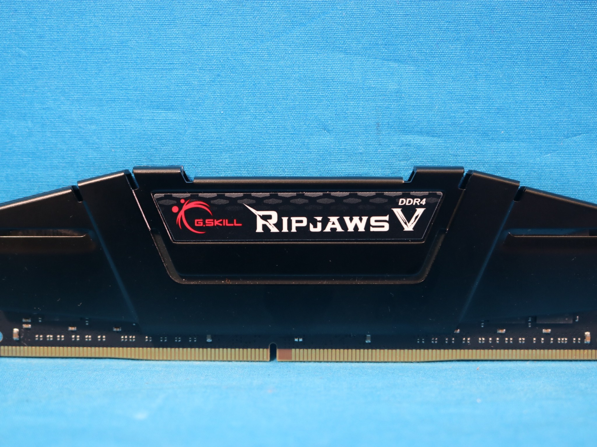 G.Skill RipJaws V 32GB (2x16GB) DDR4-3200MHz CL16 1.35V Desktop RAM F4-3200C16Q-64GVK