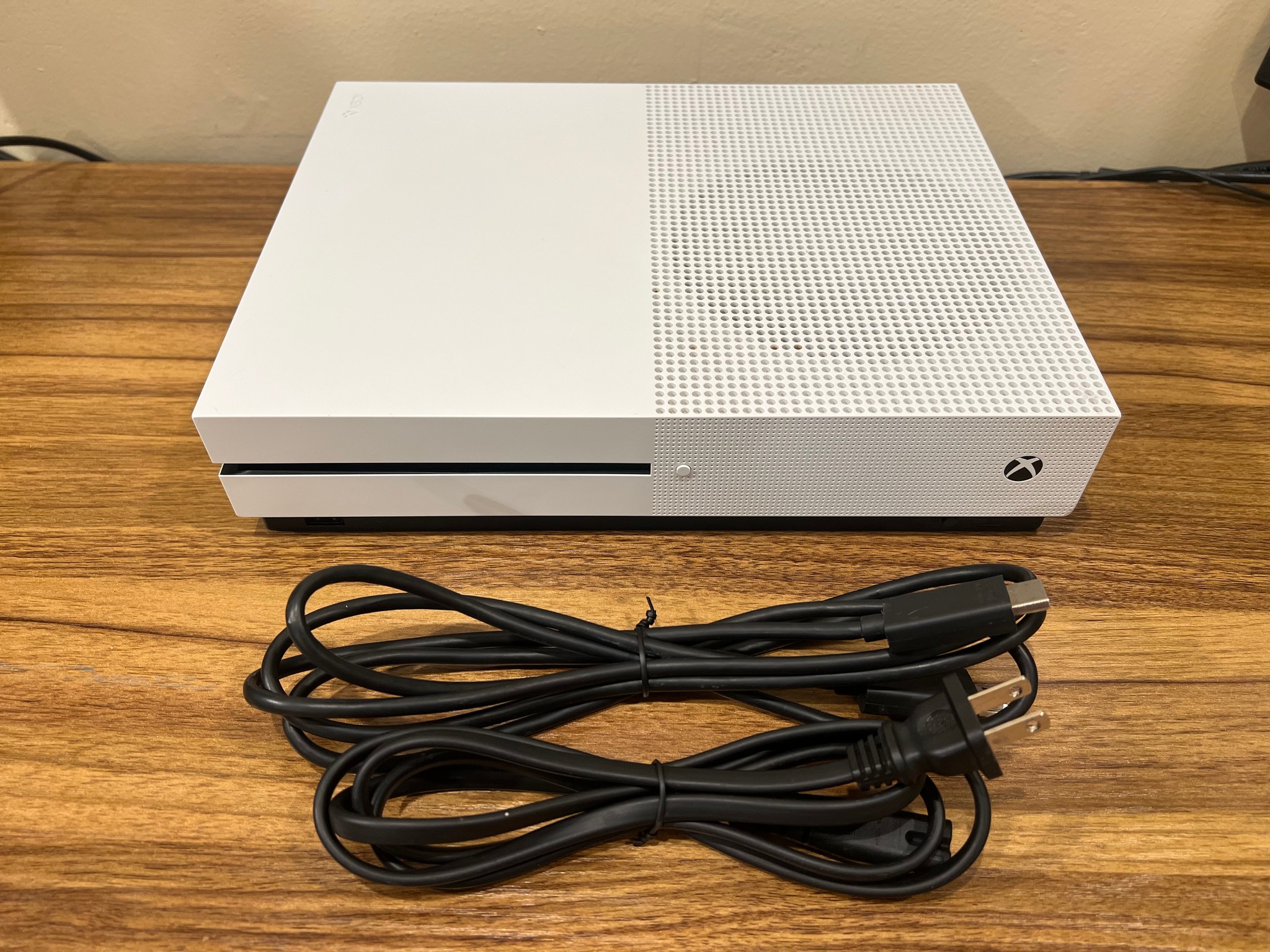 Xbox One S 1TB Disk Edition | Comes with Power and HDMI cables | White