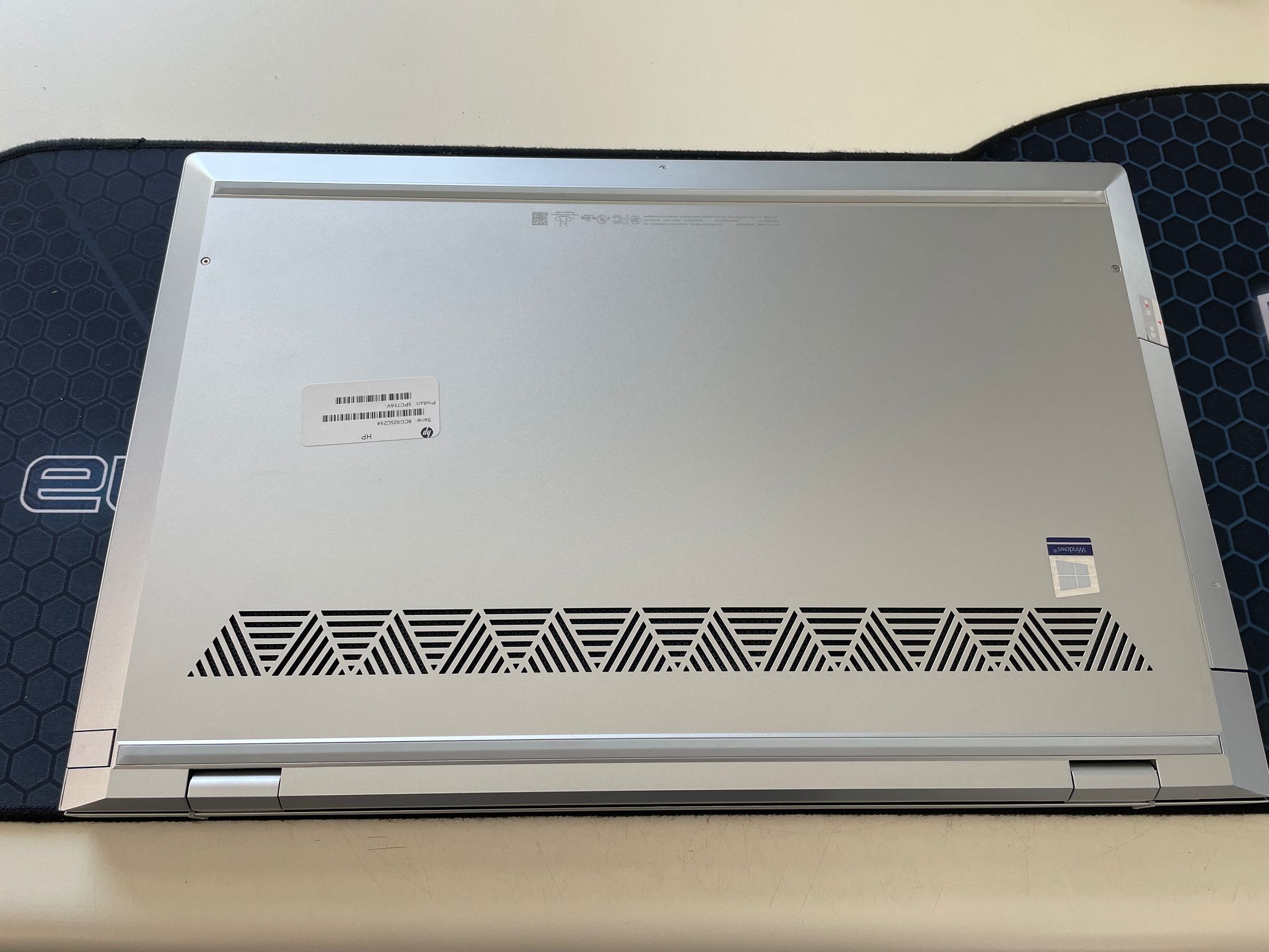 HP Envy 17 + i7-8565u + GeForce MX250 + 256 2.5” SSD