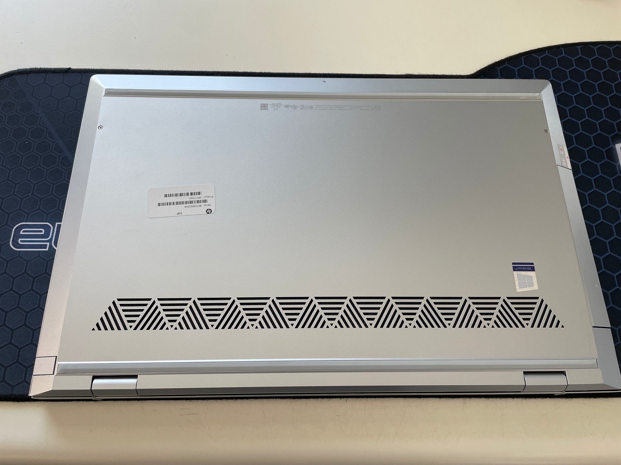 HP Envy 17 + i7-8565u + GeForce MX250 + 256 2.5” SSD