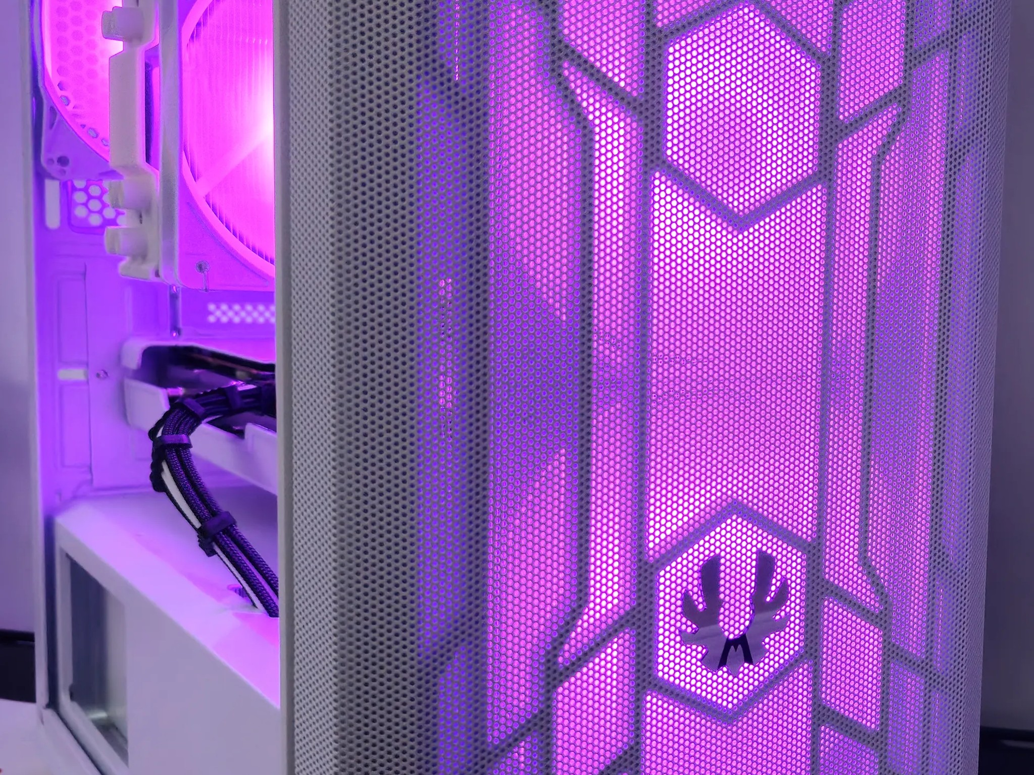Frosty mini Mesh PC Ryzen 5 5600x / 16GB DDR4 / 1TB SSD/ RX6600 8GB