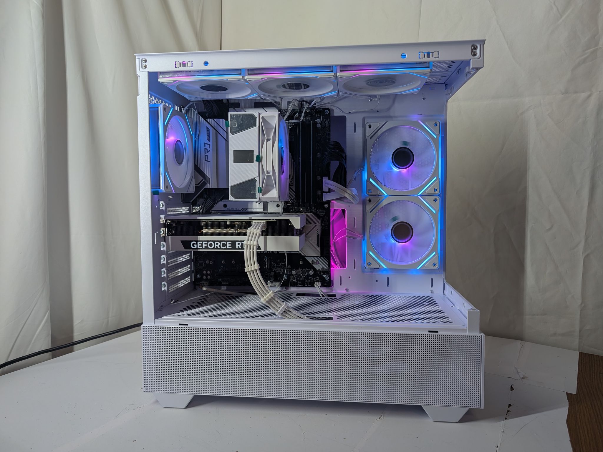 RTX 4070 | RYZEN 5 7600X | 16gb DDR5 | 1TB NVME | ALL WHITE