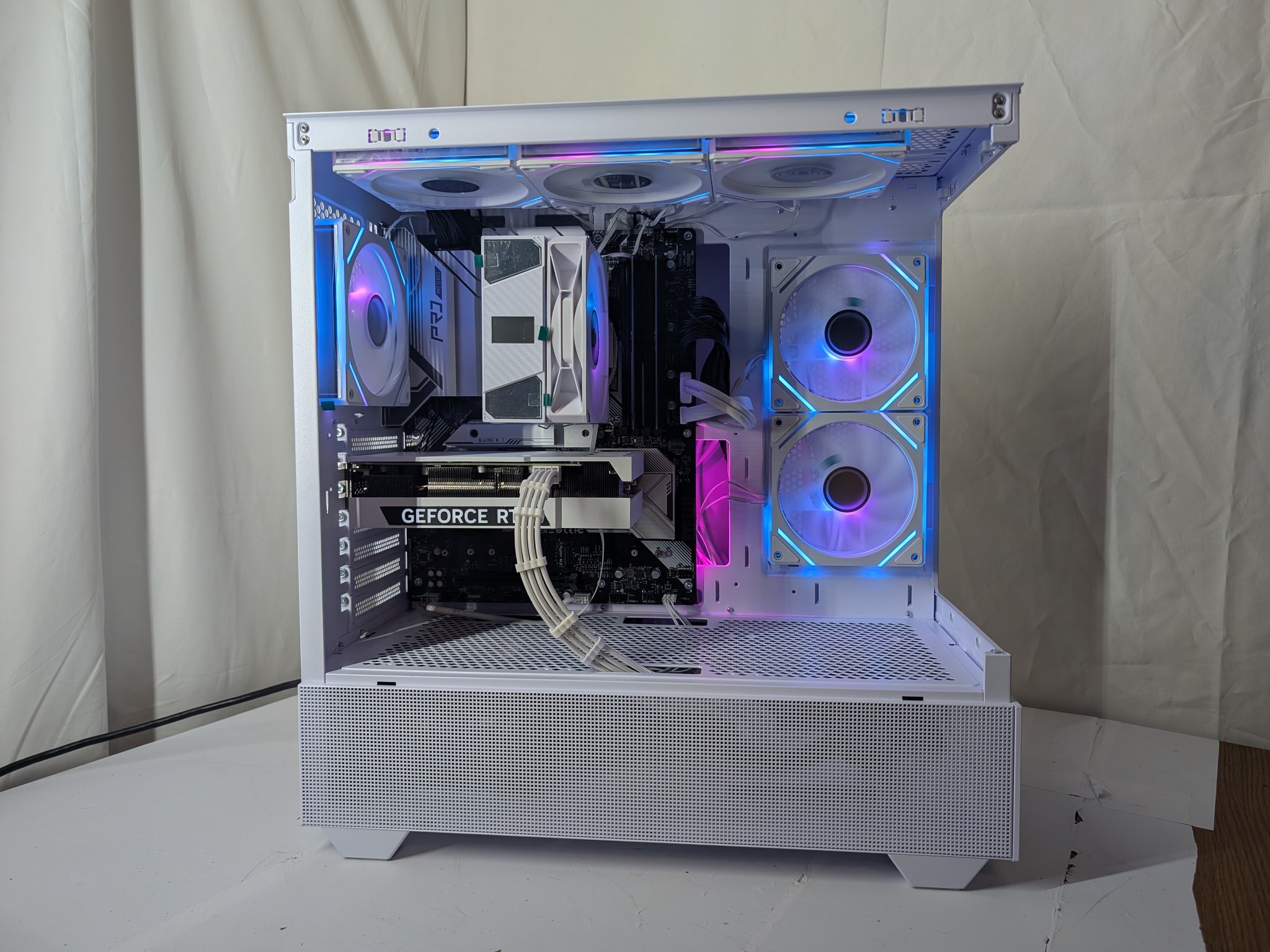 RTX 4070 | RYZEN 5 7600X | 16gb DDR5 | 1TB NVME | ALL WHITE