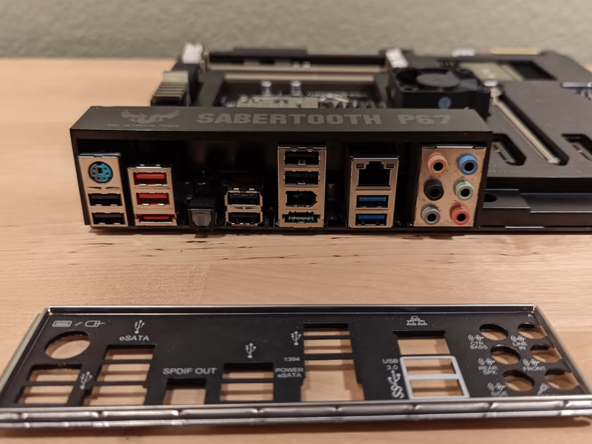 ASUS SABERTOOTH P67 Intel P67 Express LGA 1155 DDR3 Motherboard USB3.0