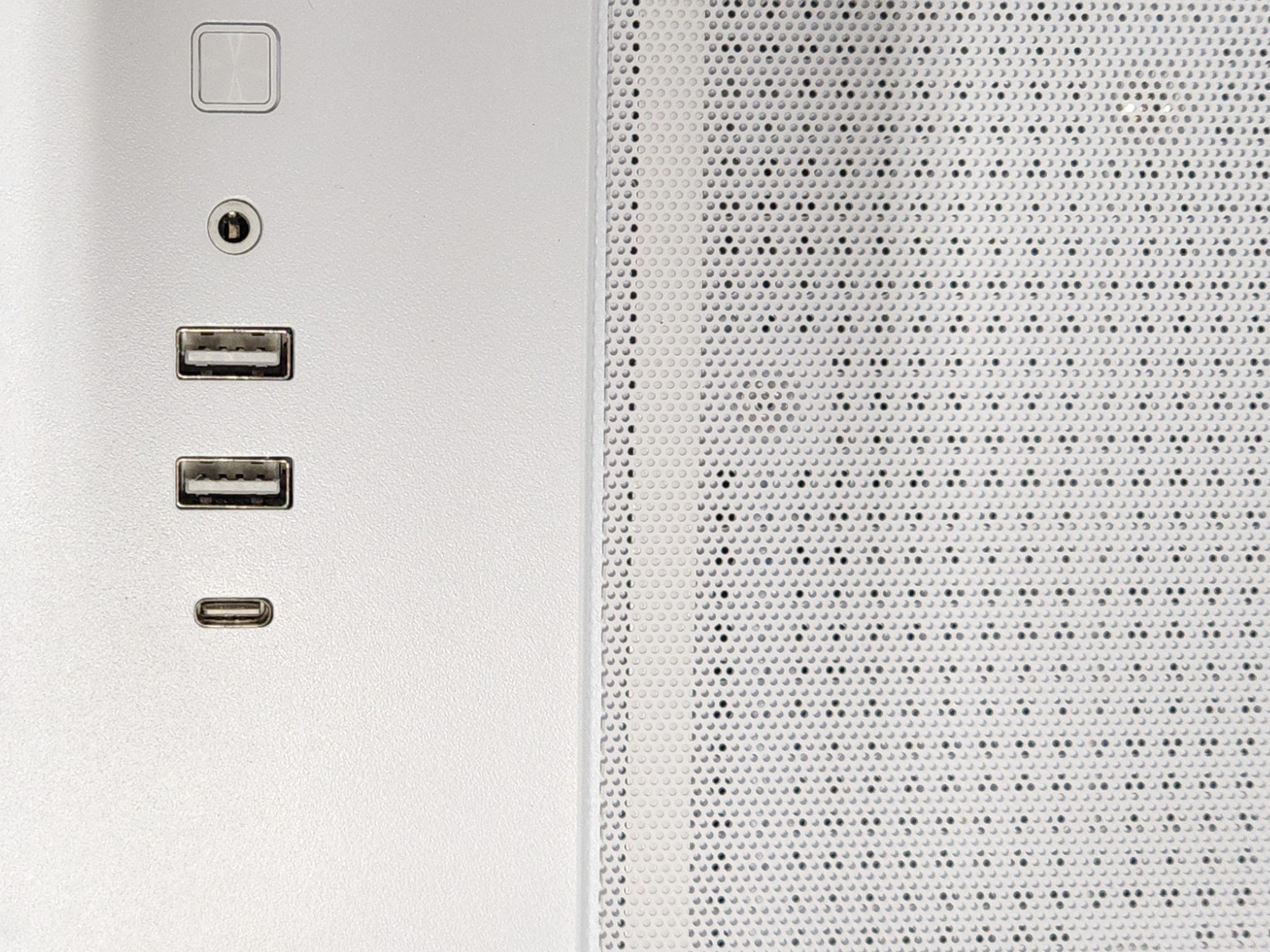 RX 9070 XT | Ryzen 7 7800X3D | 2TB SSD | 32GB DDR5 | Custom All White Gaming/Streaming PC