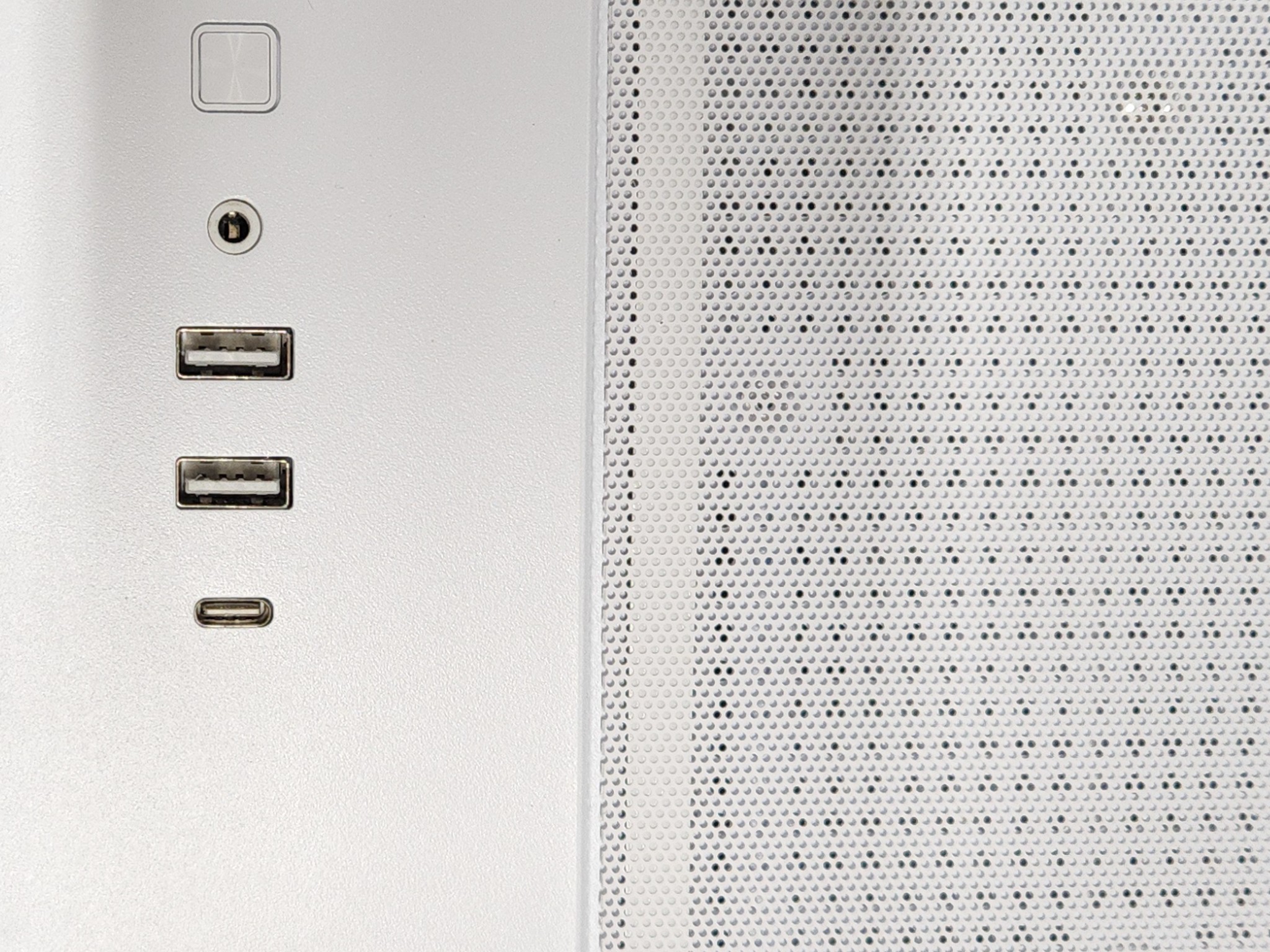 RX 9070 XT | Ryzen 7 7800X3D | 2TB SSD | 32GB DDR5 | Custom All White Gaming/Streaming PC