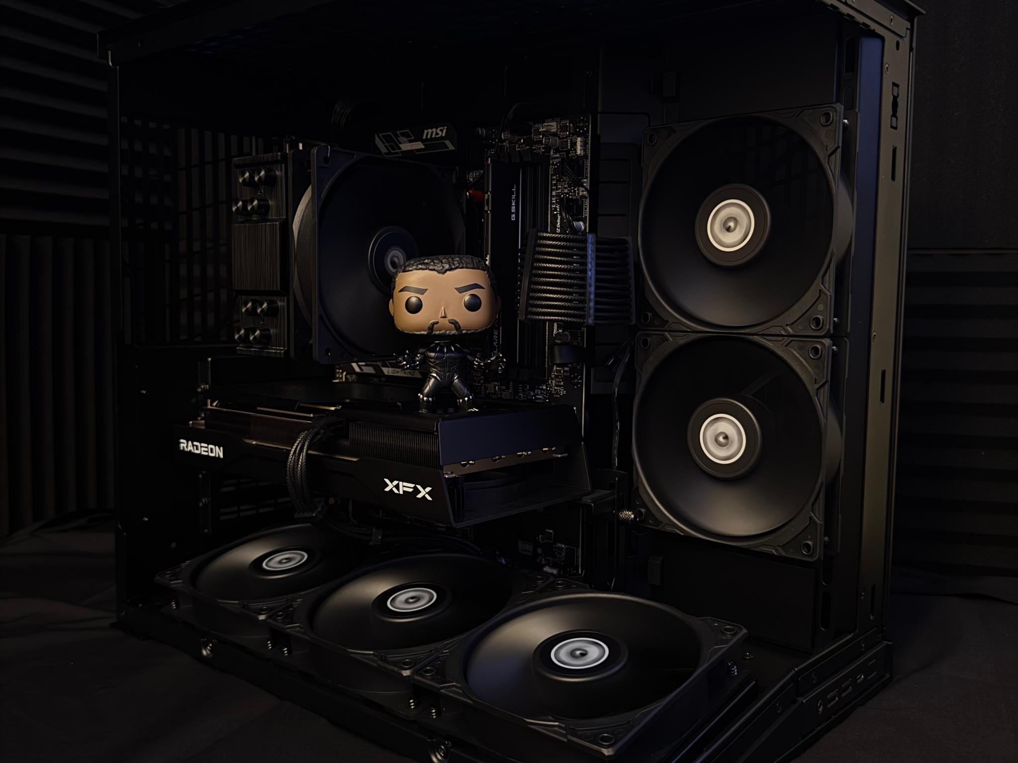 |The Black Panther Gaming PC|RX 9060 XT 16 GB|16 GB DDR5 6000|Ryzen 5 7600X3D|512 GB NVMe|ALL BLACK|