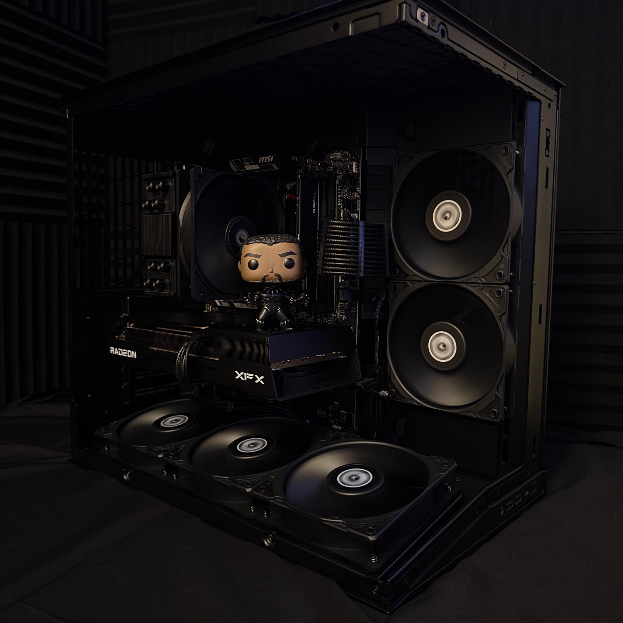 |The Black Panther Gaming PC|RX 9060 XT 16 GB|16 GB DDR5 6000|Ryzen 5 7600X3D|512 GB NVMe|ALL BLACK|