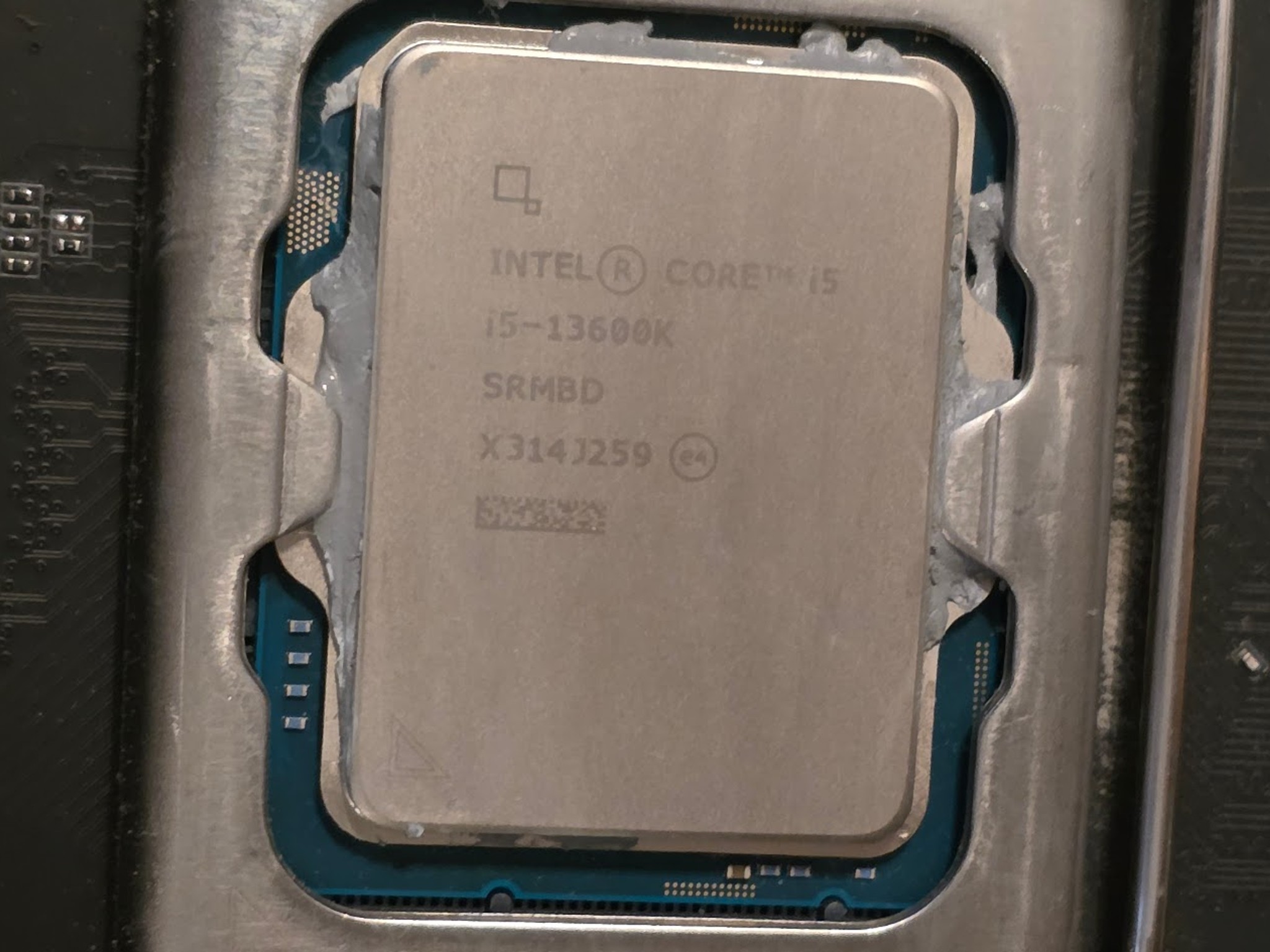 Used Intel Core i5 13600K + Gigabyte Aorus Elite AX Z790 (Missing GPU PCIE lock)