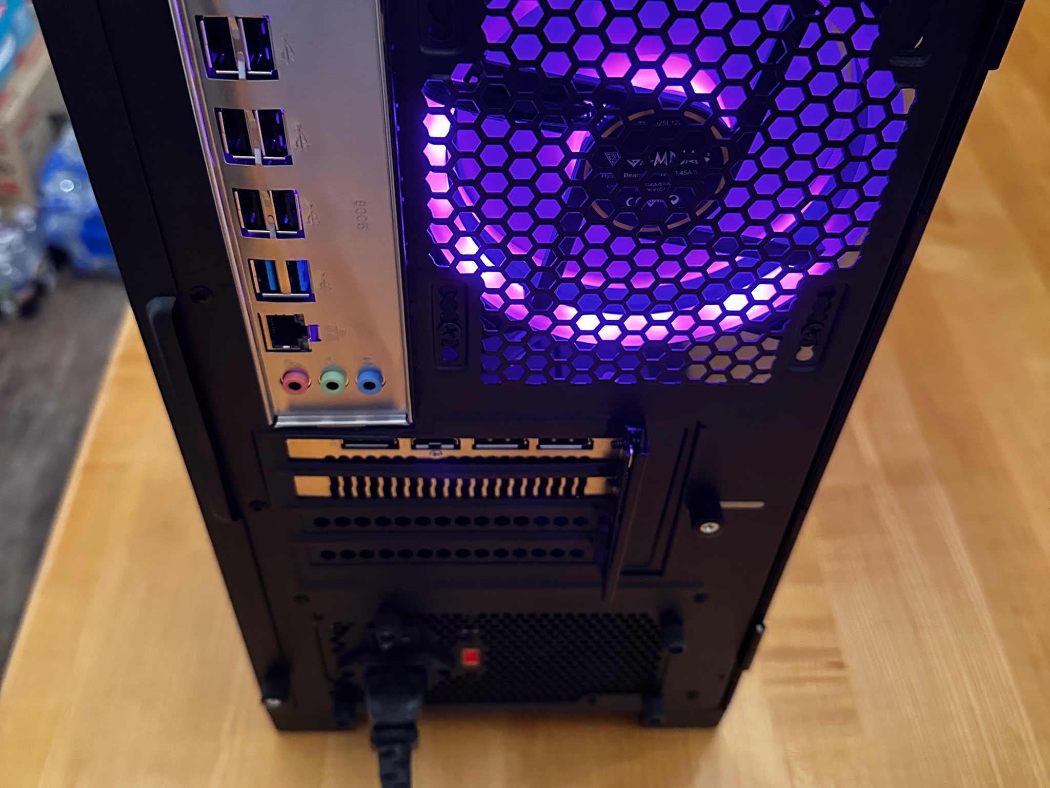 ⚫️ 🥷 🐈 | RX 5700 XT, Core i7, 32gb DDR4, 1tb SSD, WiFi Equipped Streaming/Gaming PC