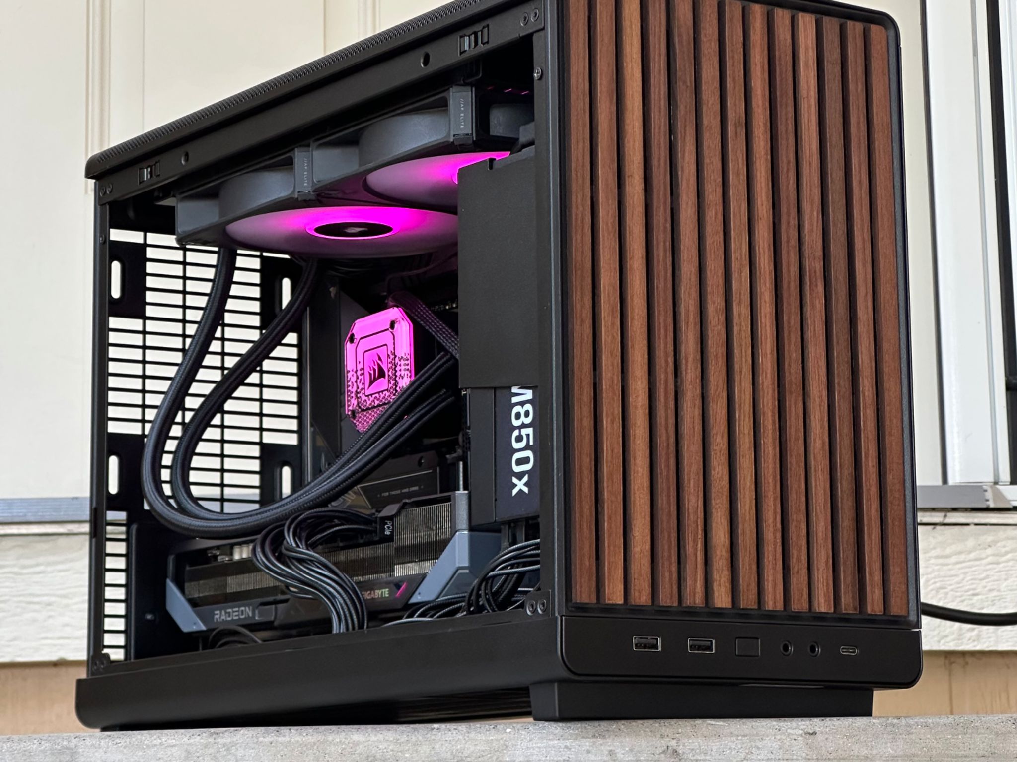 Gaming pc \ Rx 9070 XT \ i5-13600K \ 32GB 6000Mhz cl30 \ 2TB nvme ssd \ 850w psu \ Windows 11 Pro