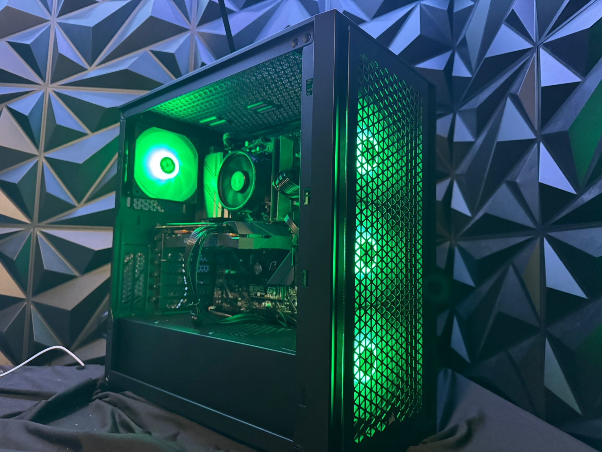 🔥 The RTX Mid Daddy 🧔‍♂️💻 Ryzen 5 3600| RTX 2060| 16 GB DDR4| 1.25 TB NVMe