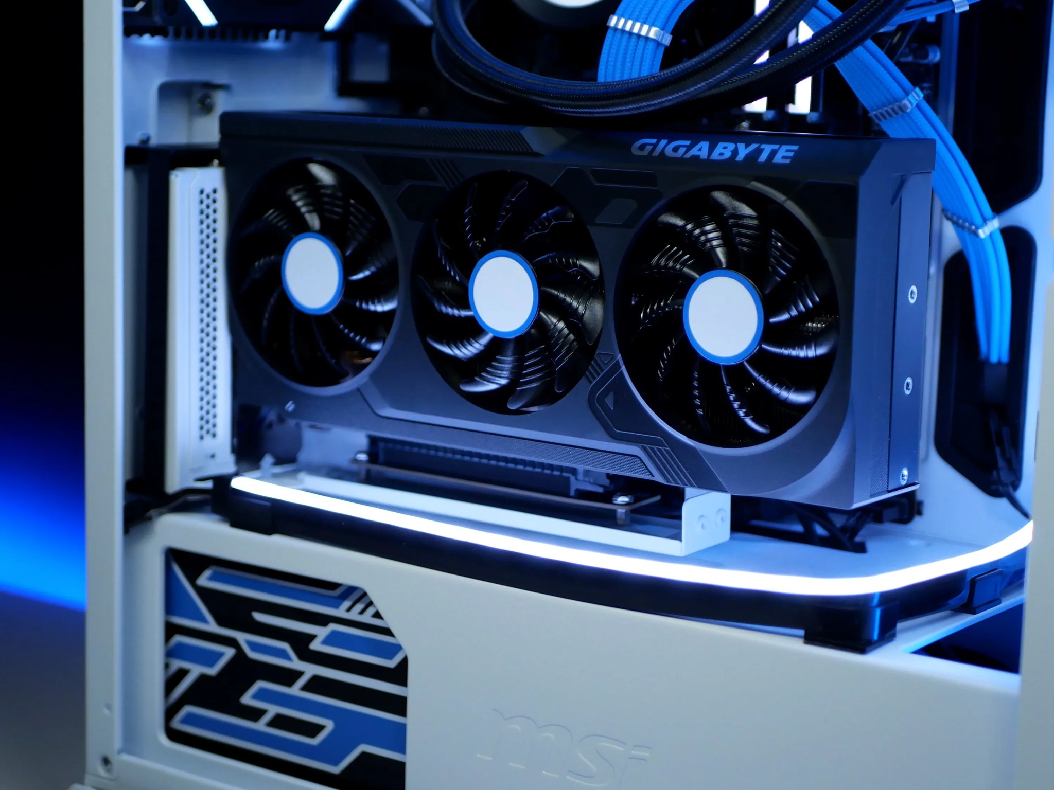 🔵Oreo Blizzard | Ryzen 7 7700, RTX 4070 Super, 2TB Nvme, 32gb DDR5 RGB