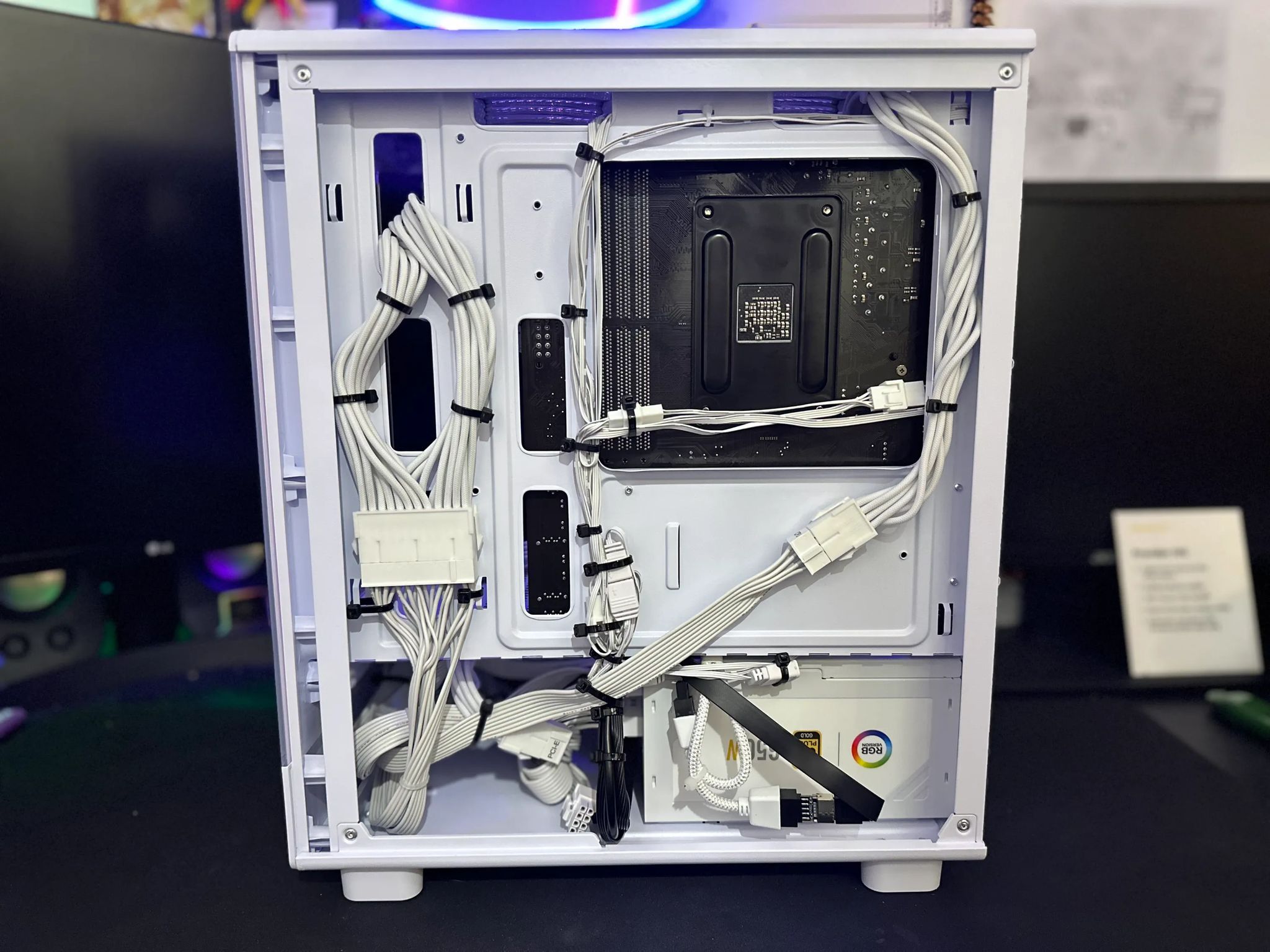 🔥WHITE-OUT🔥RYZEN 5 5600x MSI Ventus RTX 4060 OC Edition 32gb Ram 1TB M.2 SSD🔥 650w Gold R PSU🔥