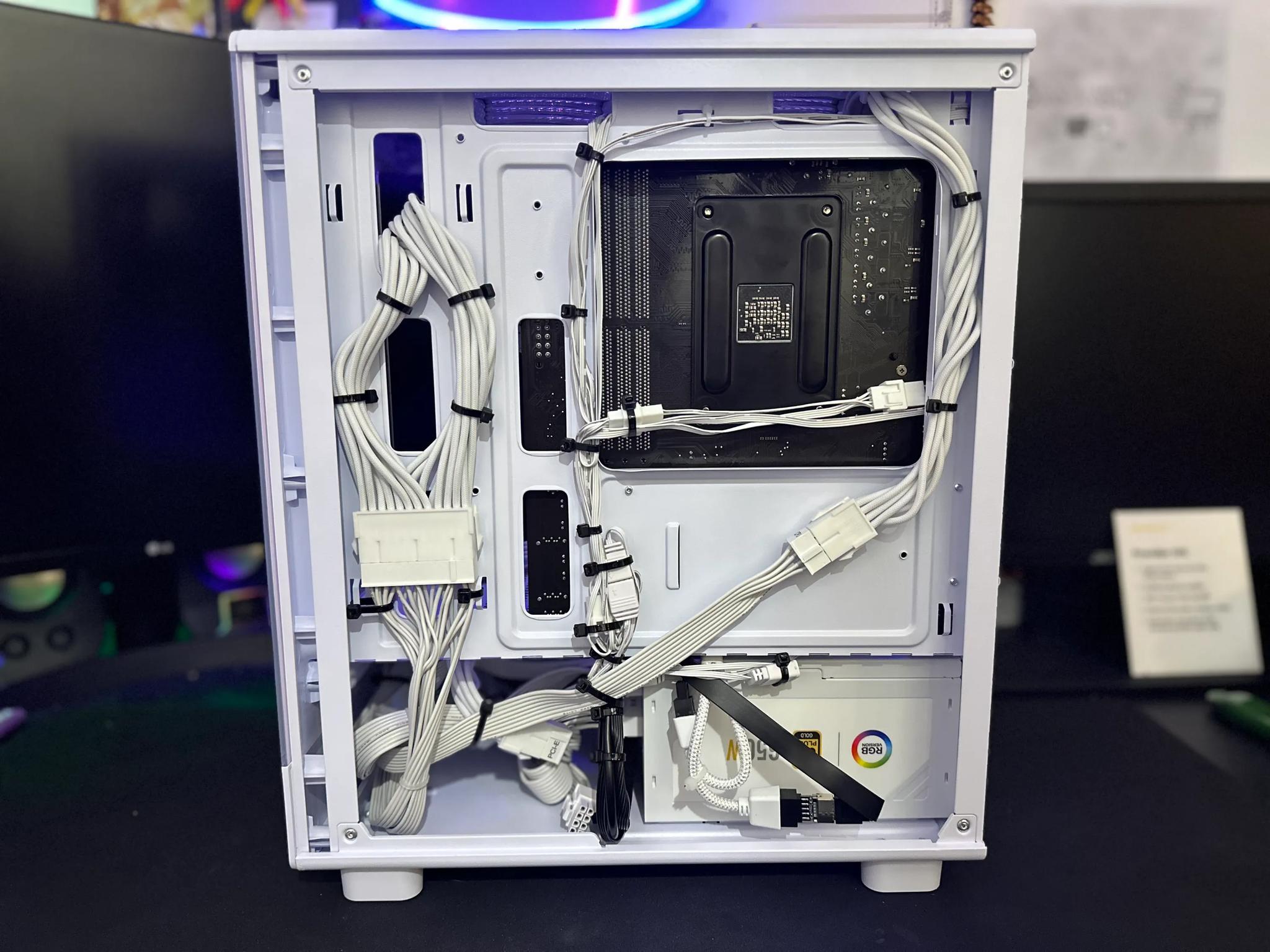 🔥WHITE-OUT🔥RYZEN 5 5600x MSI Ventus RTX 4060 OC Edition 32gb Ram 1TB M.2 SSD🔥 650w Gold R PSU🔥