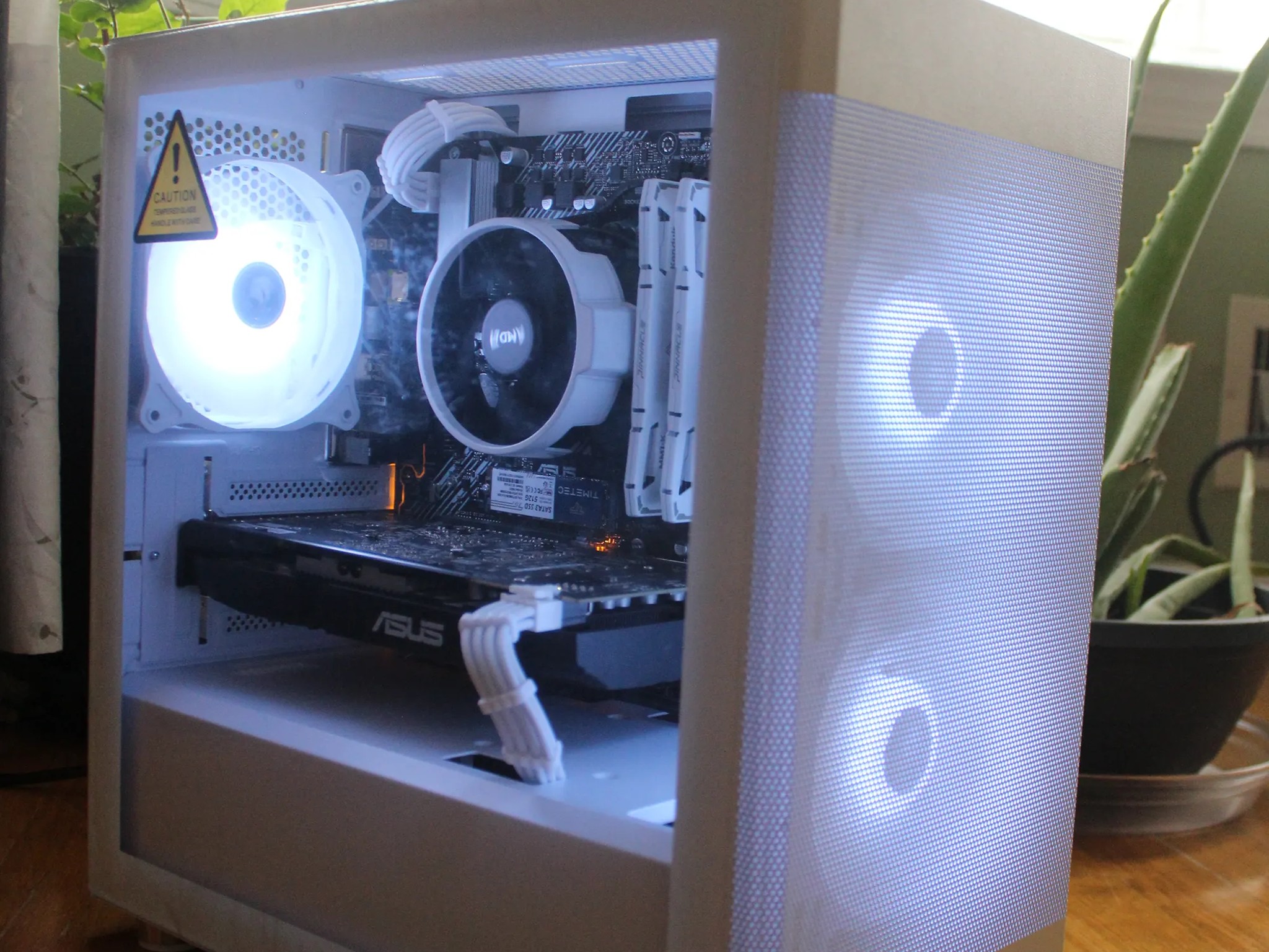 |200+ FPS FORTNITE| All White Ryzen 3 4100- RX 580- 16GB RAM- 512GB SSD WIFI